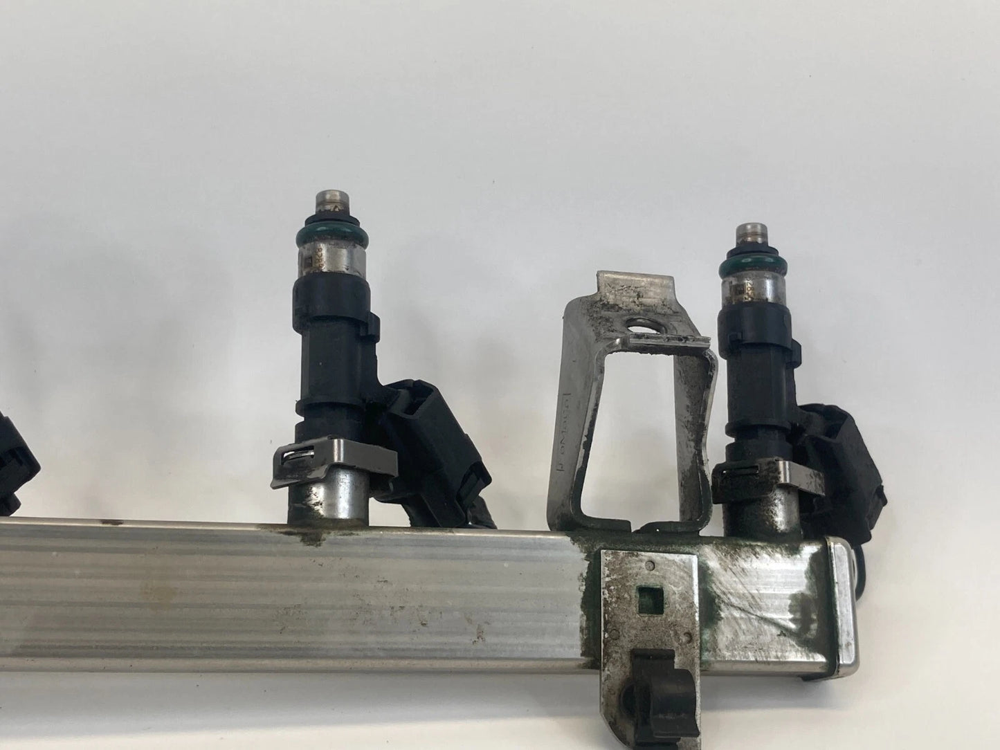 2014-2019 FORD FIESTA 1.6L ENGINE FUEL INJECTOR INJECTION RAIL AE8E-9H487-BA OEM