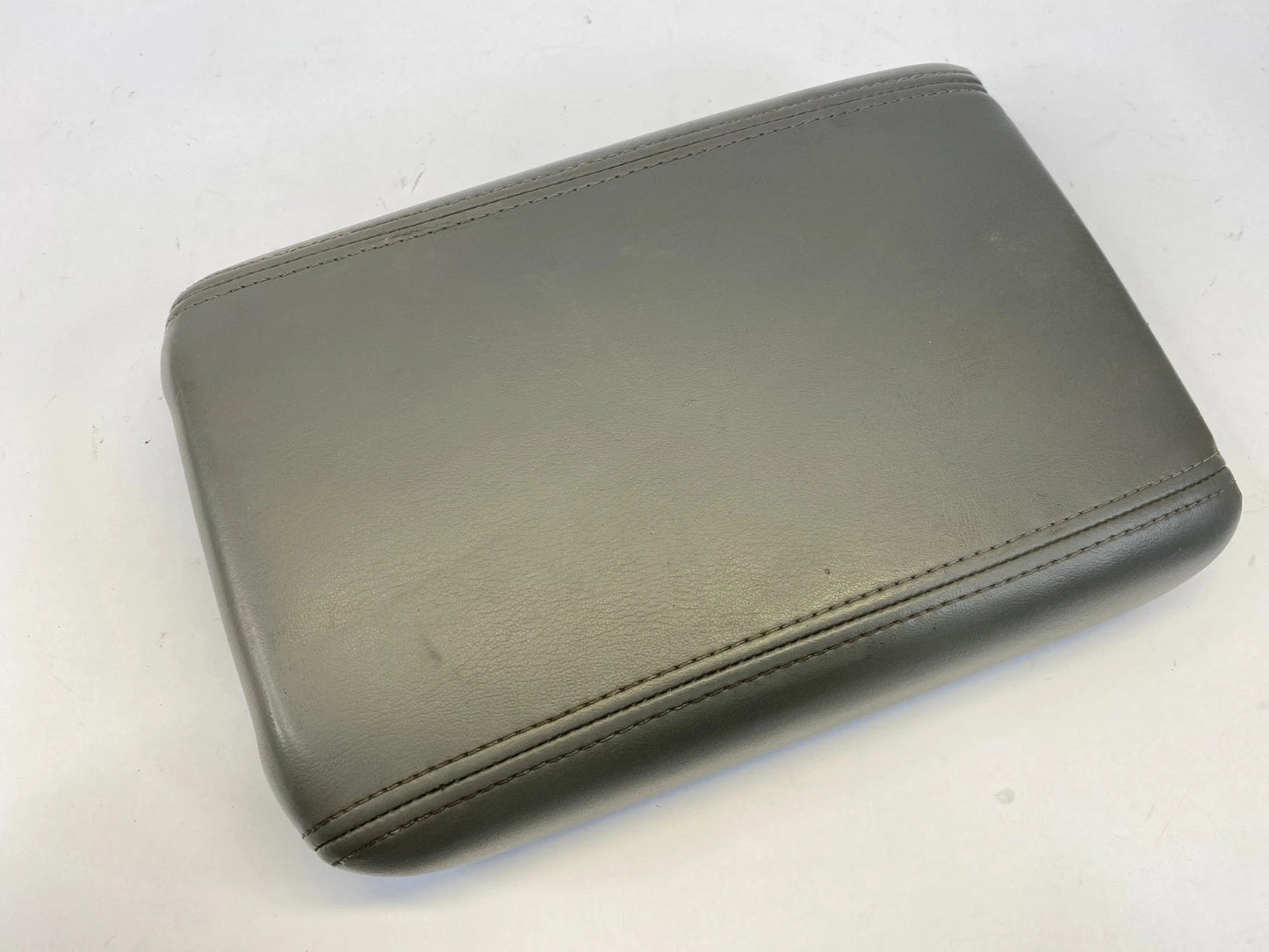 09-17 CHEVROLET TRAVERSE GRAY CENTER CONSOLE ARMREST LID ASSEMBLY OEM 22905366