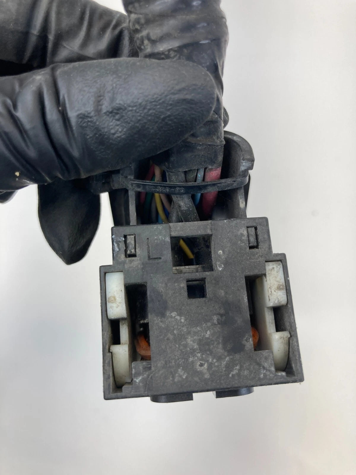 2011-2013 HONDA ODYSSEY 3.5L V6 AT ABS ANTI LOCK BRAKE PUMP RELAY PLUG CONNECTOR