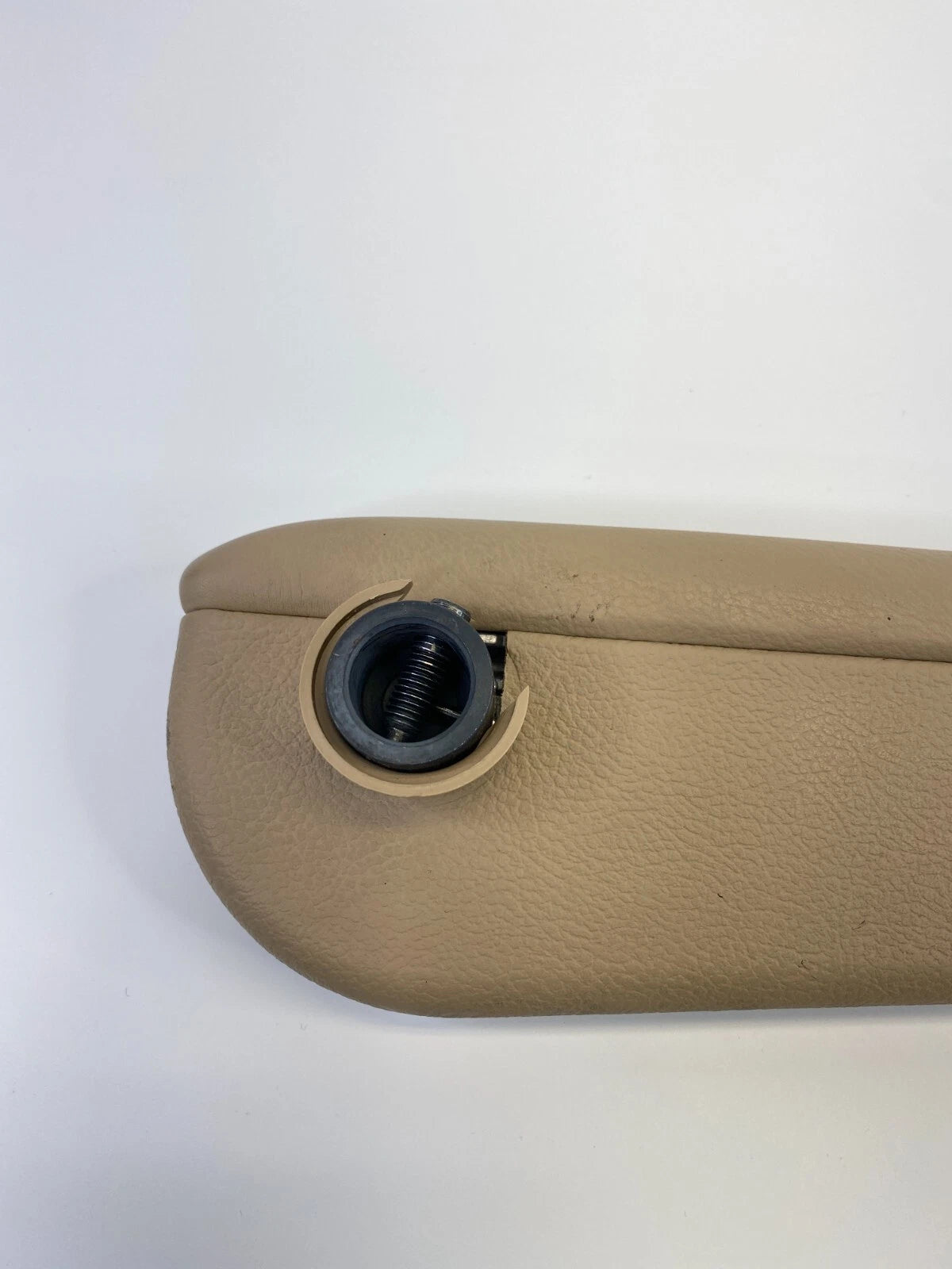 2003-2006 LAND ROVER RANGE ROVER FRONT RIGHT PASSENGER SEAT ARMREST ASSEMBLY OEM