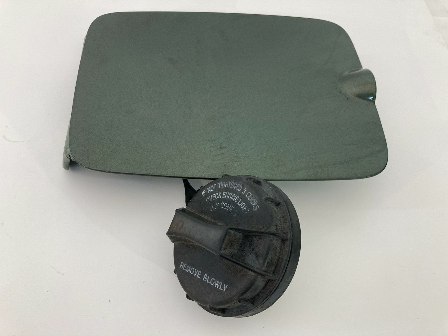 03 04 05 06 07 08 09 Kia Sorento Fuel Filler Tank Door Gas Lid Cover Assembly