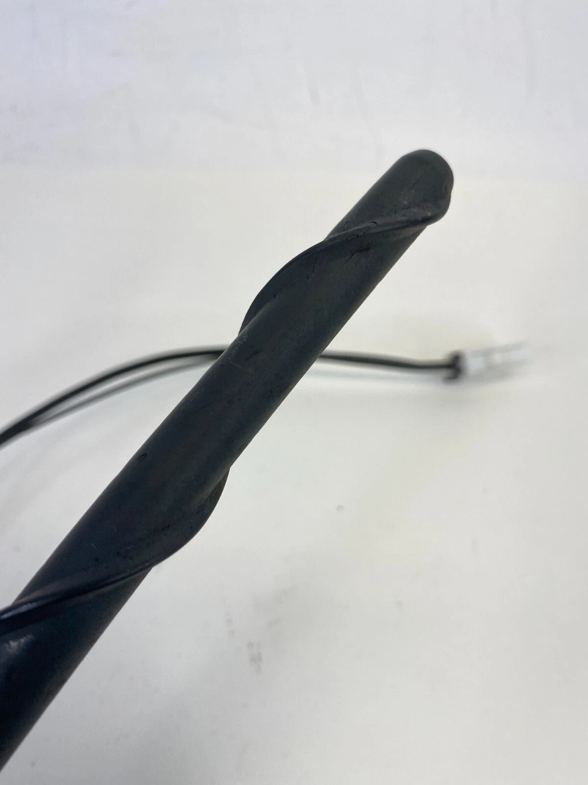 2008-2010 SATURN VUE ROOF TOP MOUNT RADIO ANTENNA BASE MAST 25841607 OEM