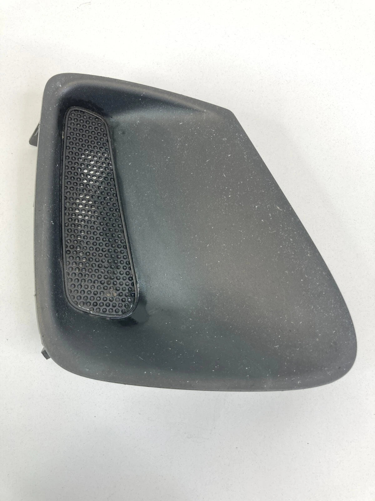 2011-2013 TOYOTA COROLLA FRONT RIGHT PASSENGER BUMPER HOLE COVER 881481-02200