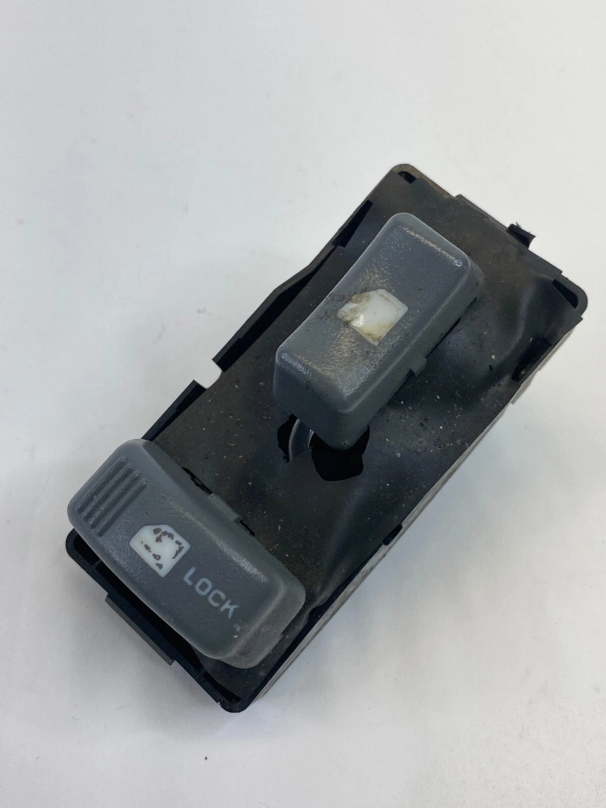 1995-2000 TAHOE YUKON FRONT RIGHT PASSENGER DOOR LOCK & WINDOW SWITCH J12M-8015