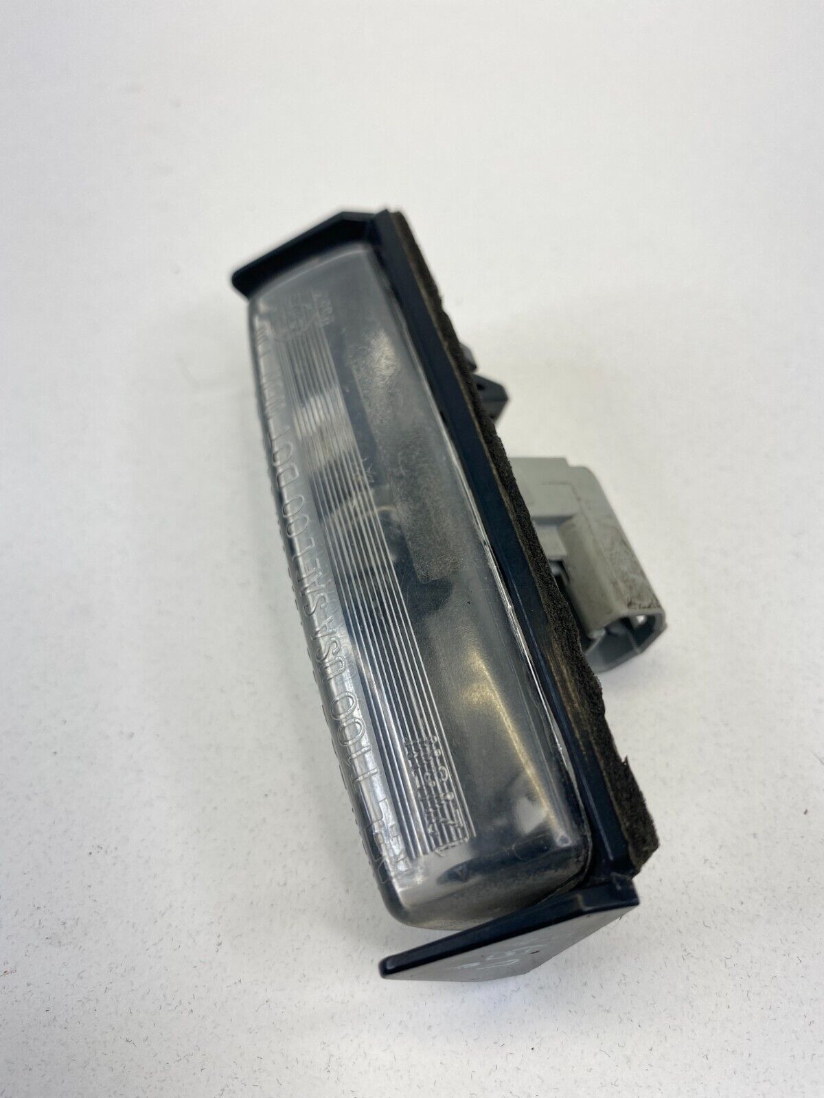 2004-2010 Toyota Sienna LE Van Rear Trunk License Plate Light Lamp Assy E130553