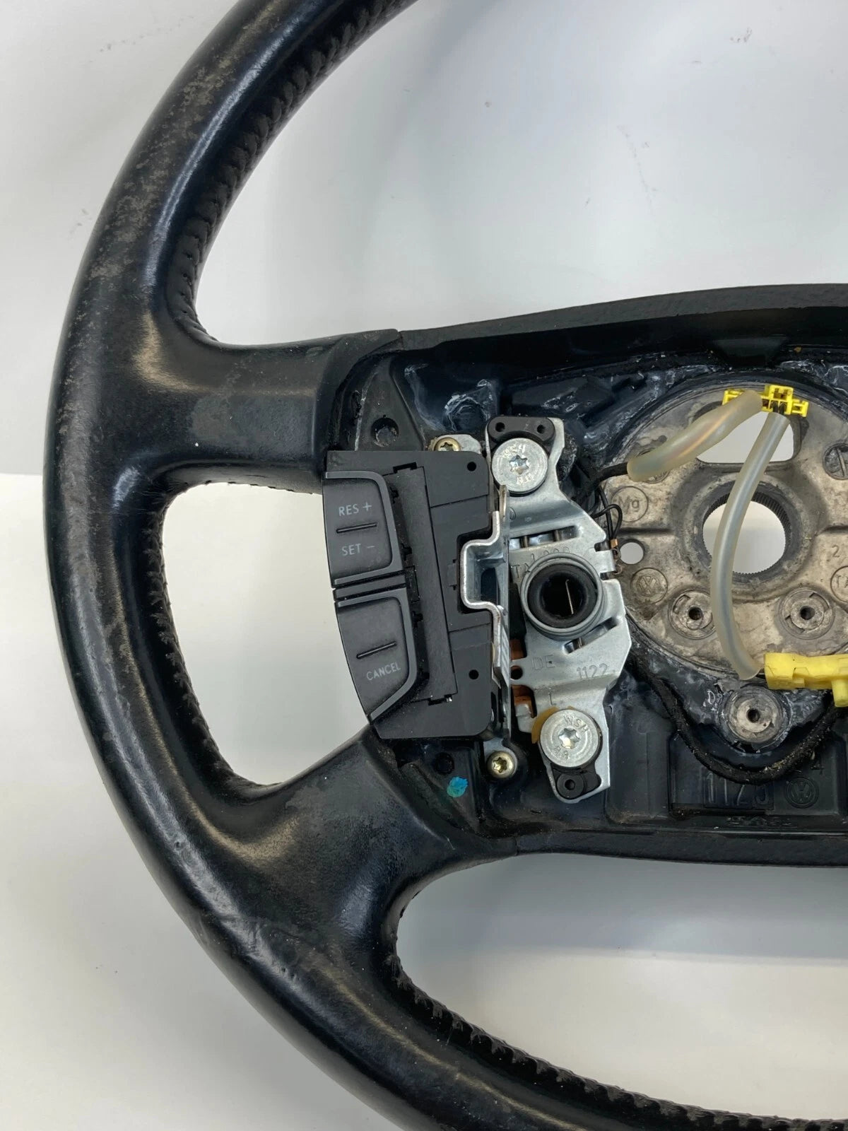 2001-2005 VOLKSWAGEN JETTA STEERING WHEEL W/ CONTROLS 4 SPOKE BLACK LEATHER