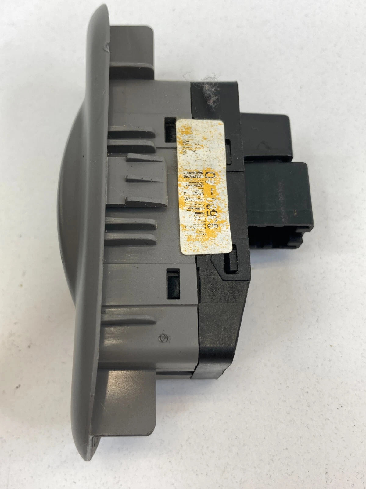 2006-2012 KIA SEDONA REAR RIGHT SIDE DOOR POWER WINDOW SWITCH ASSEMBY RR RH OEM
