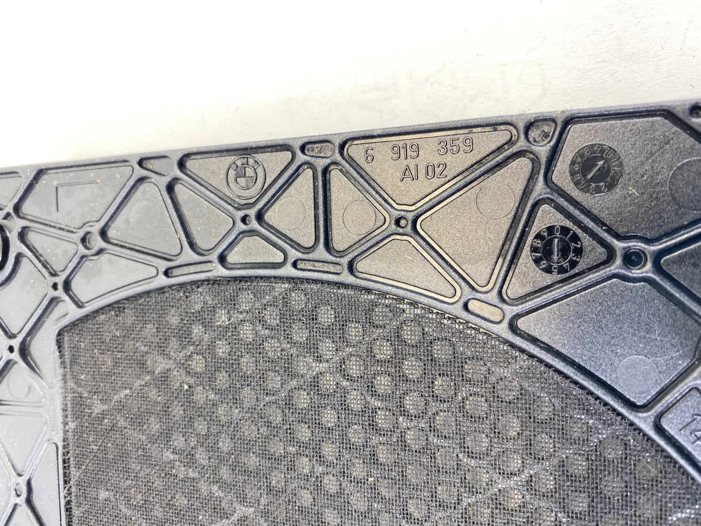 04-07 BMW 530I LEFT DRIVER UNDER SEAT SPEAKER WOOFER COVER TRIM GRILLE 6919359