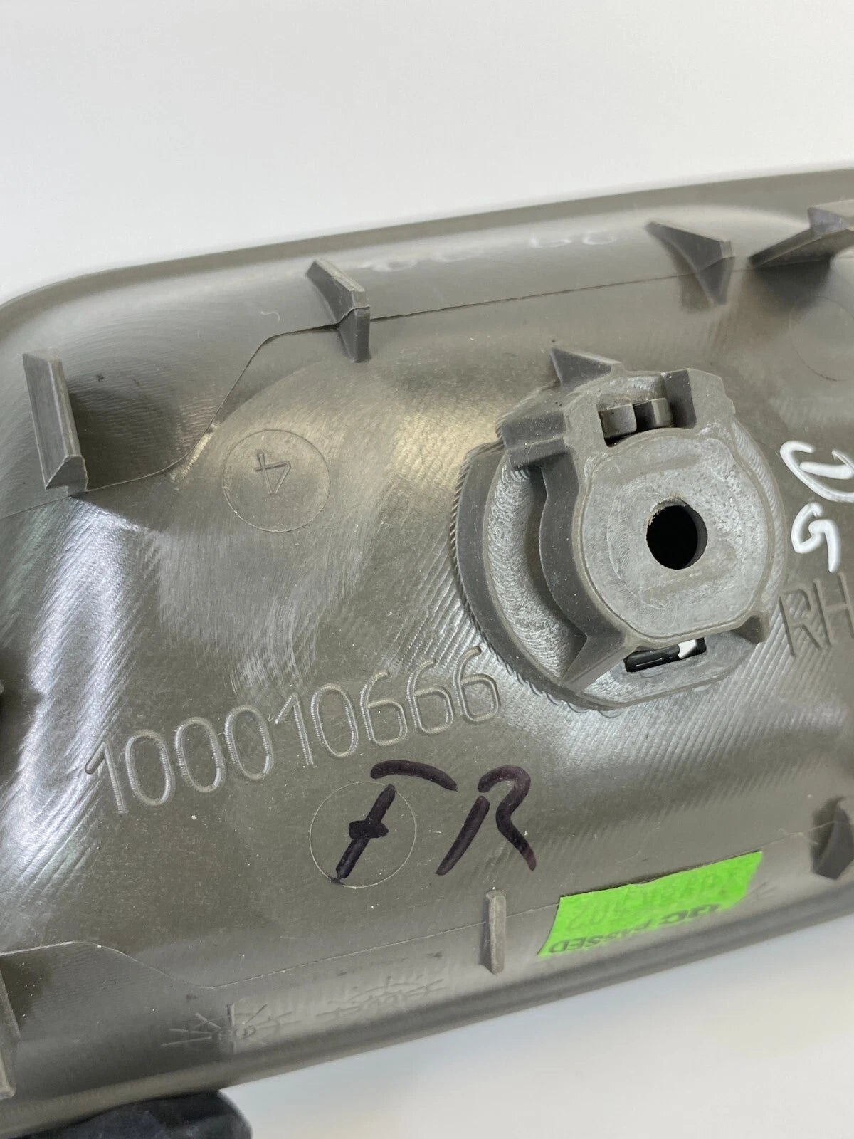 2005-2010 CHRYSLER 300 SEDAN 4-DR 3.5L FRONT RIGHT DOOR INNER HANDLE 1000106666