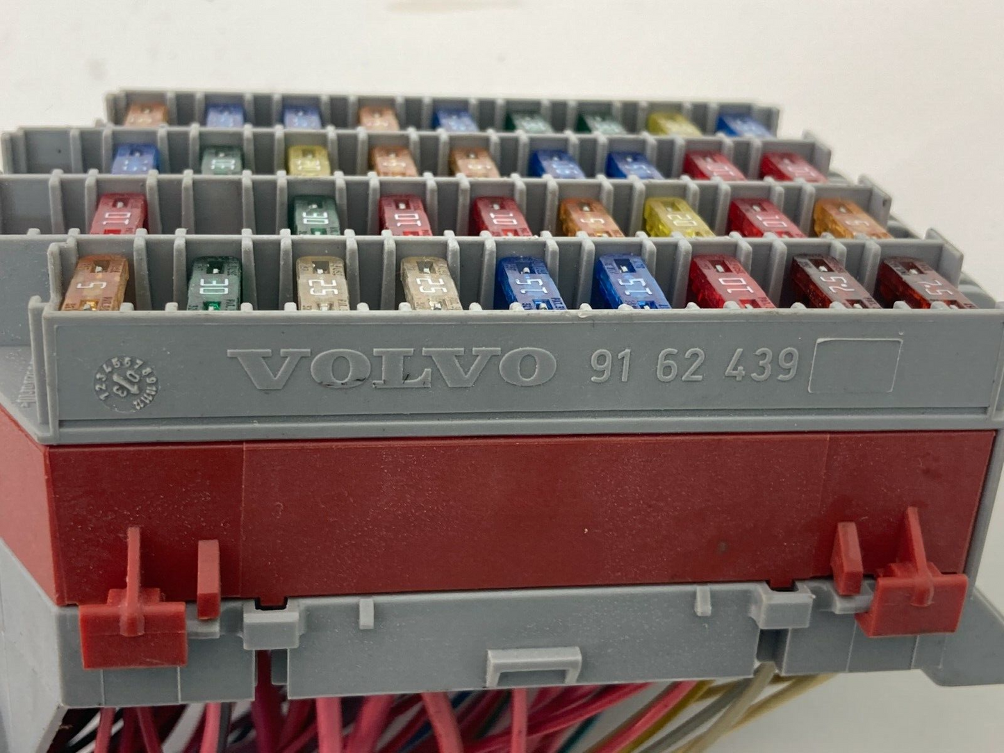 03-07 Volvo XC70 Front Driver Side Under Dash Fuse Box Junction Panel 9162439