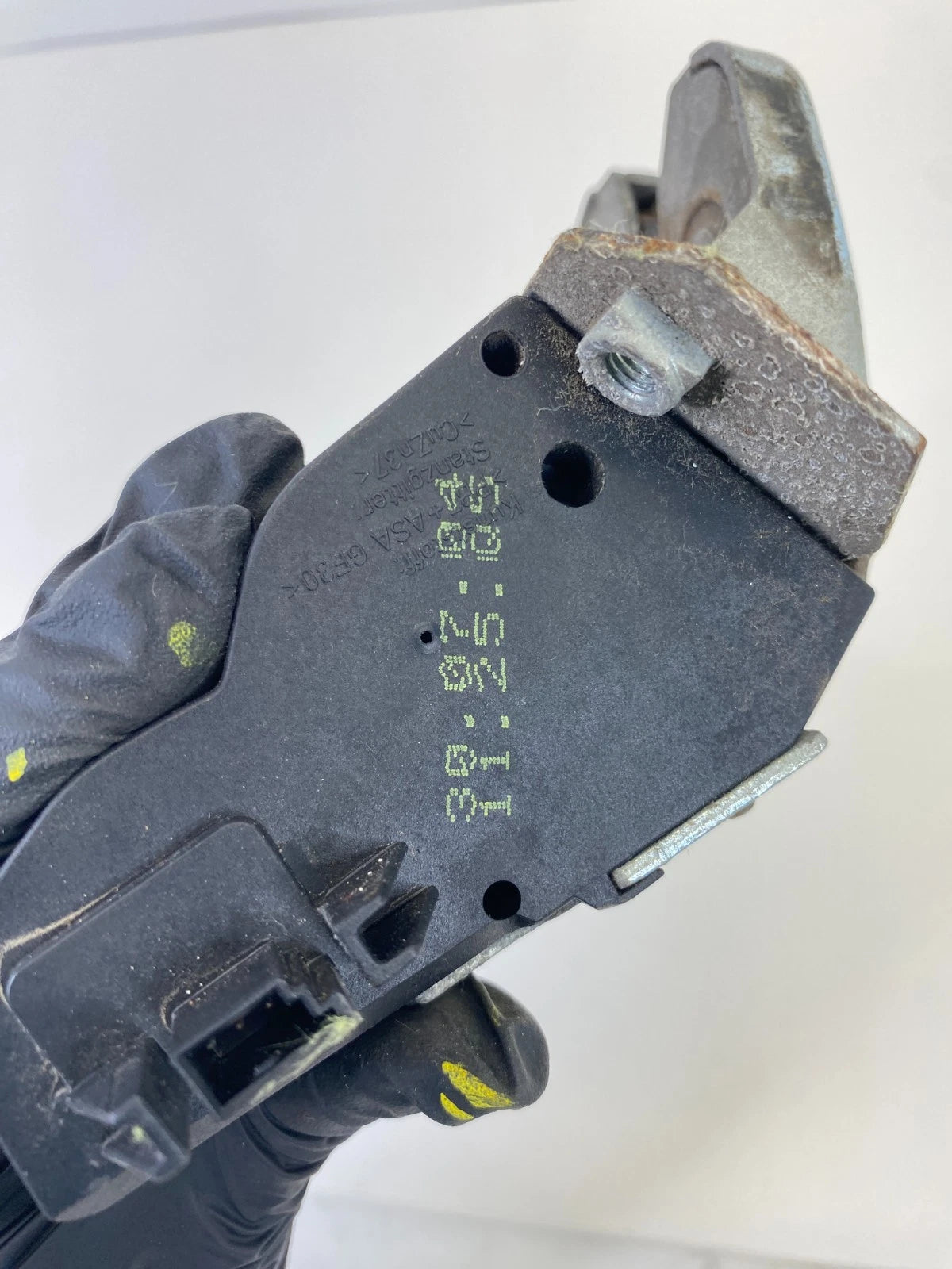 2002-2005 MERCEDES C240 WAGON REAR TRUNK LID LATCH LOCK ACTUATOR UNIT OEM