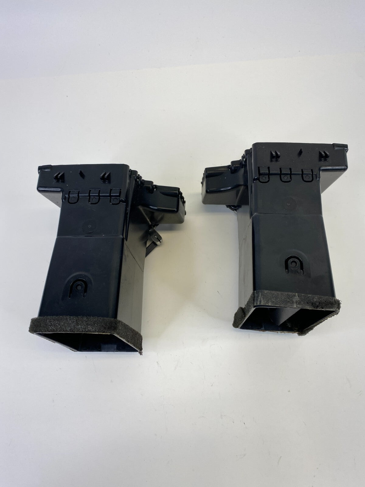 11-16 Chrysler Town & Country Center Dash A/C Air Vent Grill Grille Set Pair