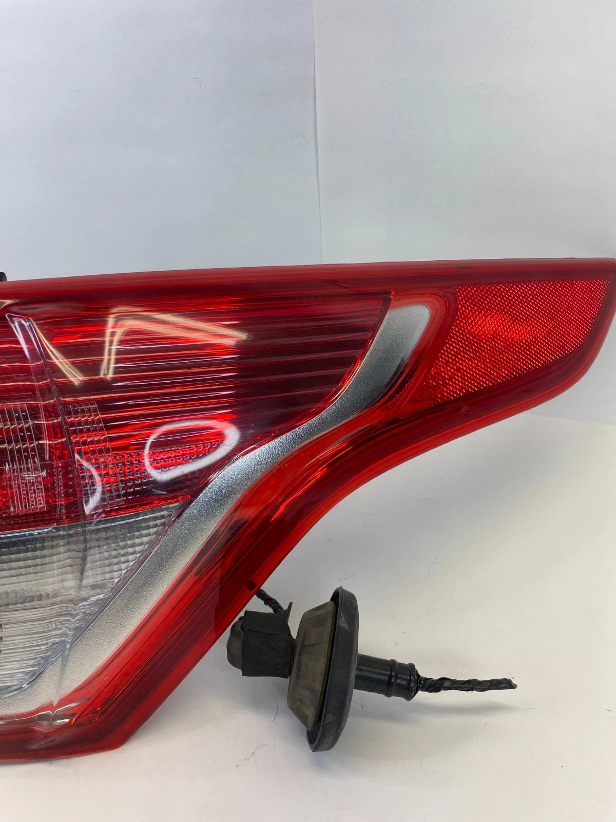 2013-2016 FORD ESCAPE RIGHT REAR OUTER TAILLIGHT LAMP ASSY CJ54-13404-A OEM