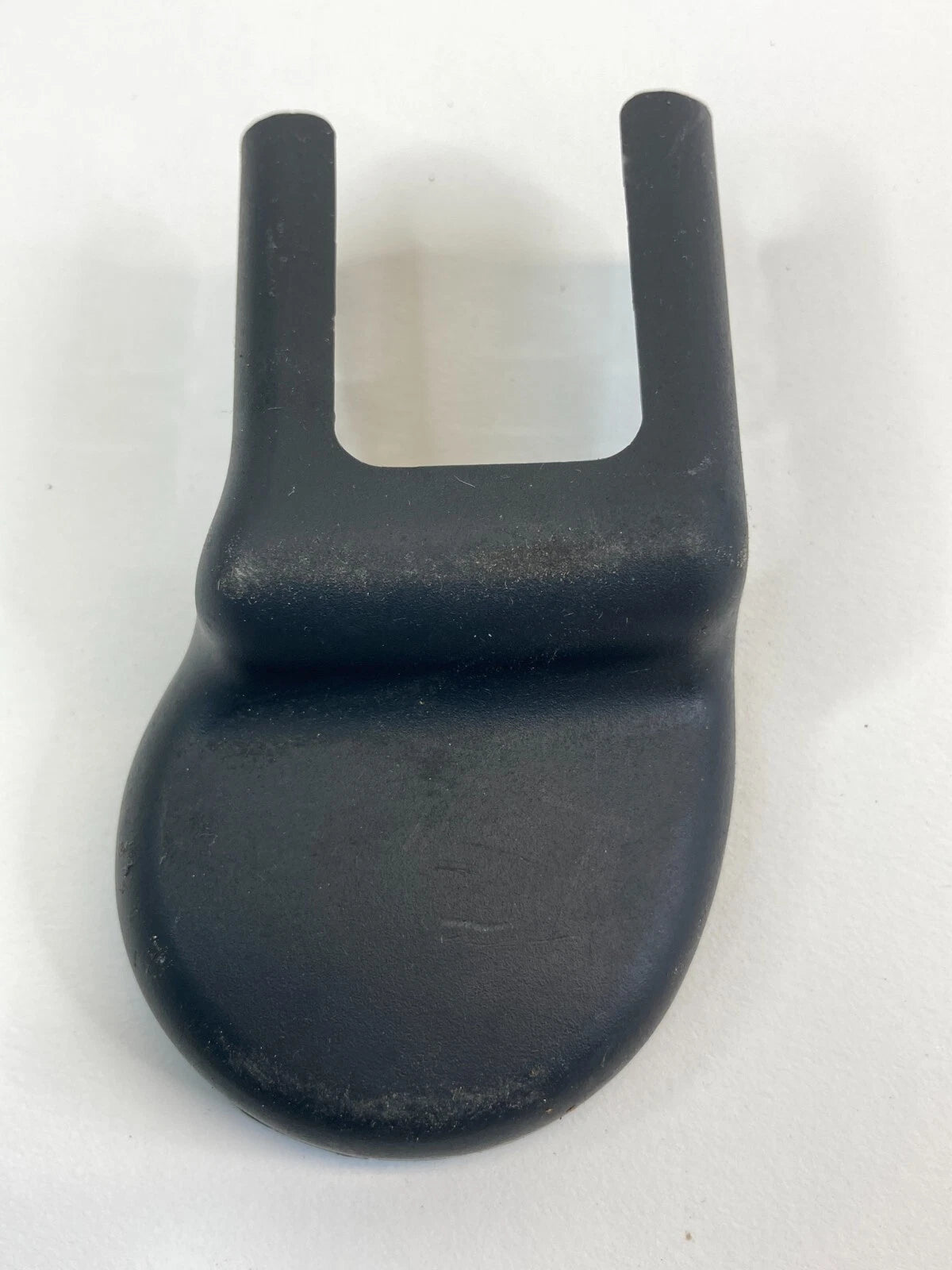 2011-2016 HYUNDAI ELANTRA FRONT LEFT SIDE OUTER TRACK END COVER TRIM CAP OEM