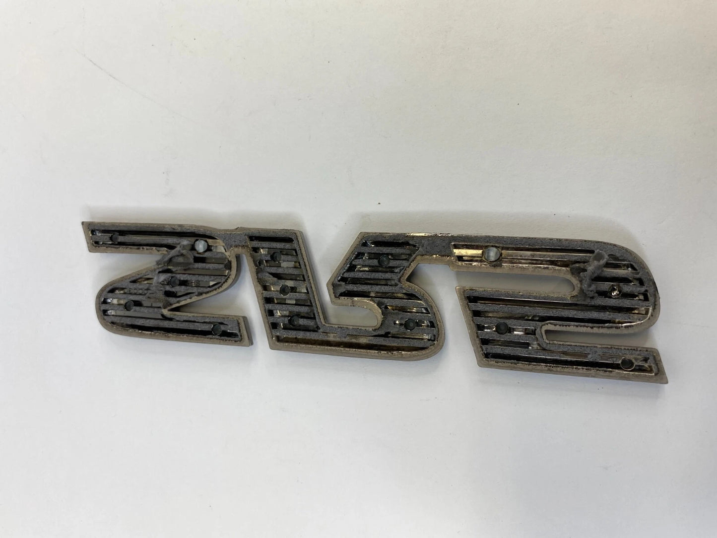 2001-2007 TOYOTA SEQUOIA REAR PILLAR SIDE EMBLEM LOGO BADGE SYMBOL NAMEPLATE SR5