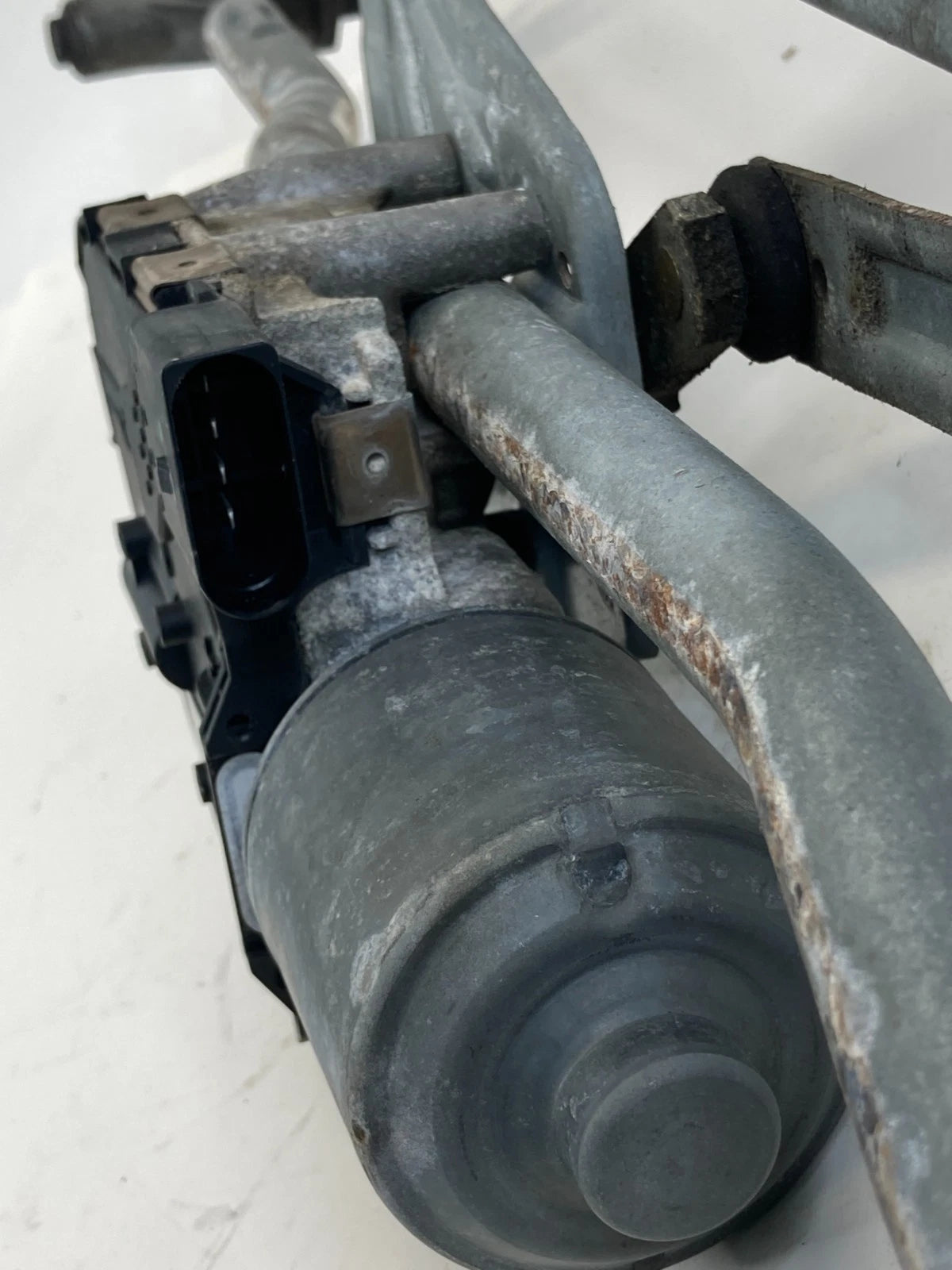 2011-2018 Volvo S60 Front Windshield Wiper Motor W/ Linkage 30753493 OEM