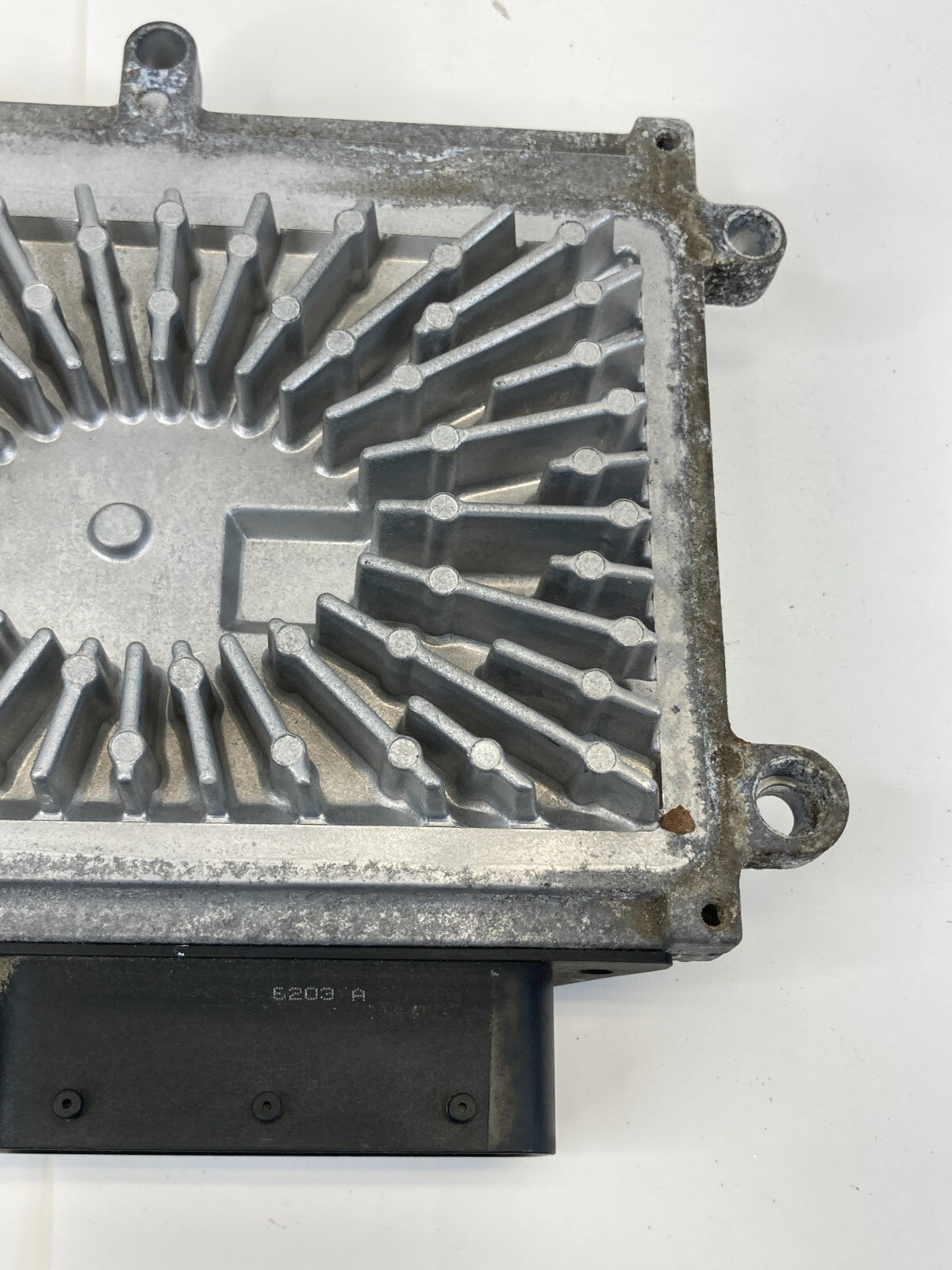 2004 04 Volvo S40 2.4L Engine Computer Control Module ECM ECU PCM P30650677 OEM