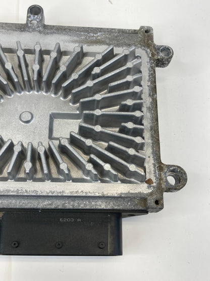 2004 04 Volvo S40 2.4L Engine Computer Control Module ECM ECU PCM P30650677 OEM