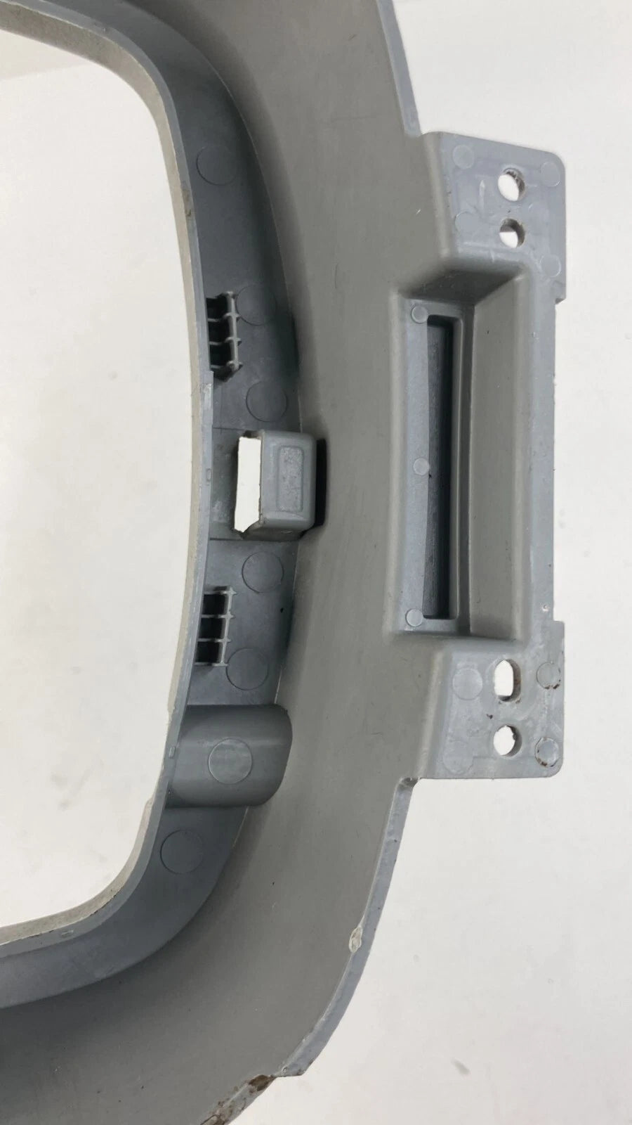 09 KIA BORREGO FRONT CENTER CONSOLE ARMREST SURROUNDING BEZEL COVER MOLDING OEM
