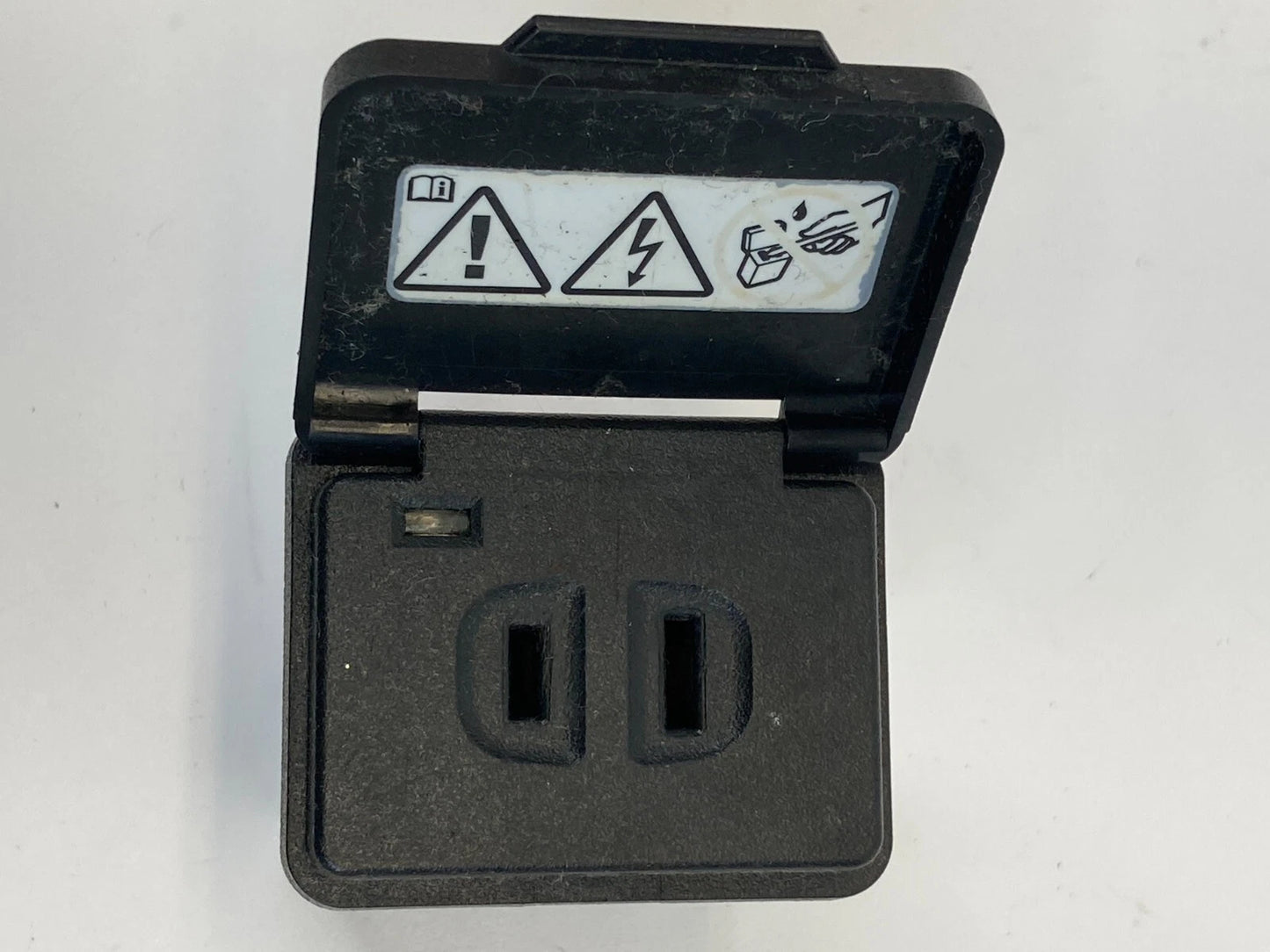2007-2012 DODGE CALIBER REAR POWER INVERTER 150W OUTLET CONNECTOR ASSY OEM