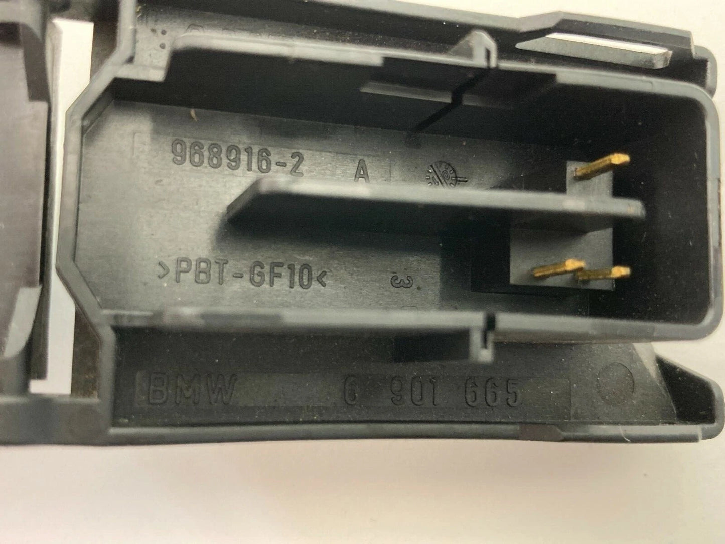 2001 2002 BMW 325I 325XI 330I 330XI DIAGNOSTIC OBD PLUG PORT COVER TRIM 6901665