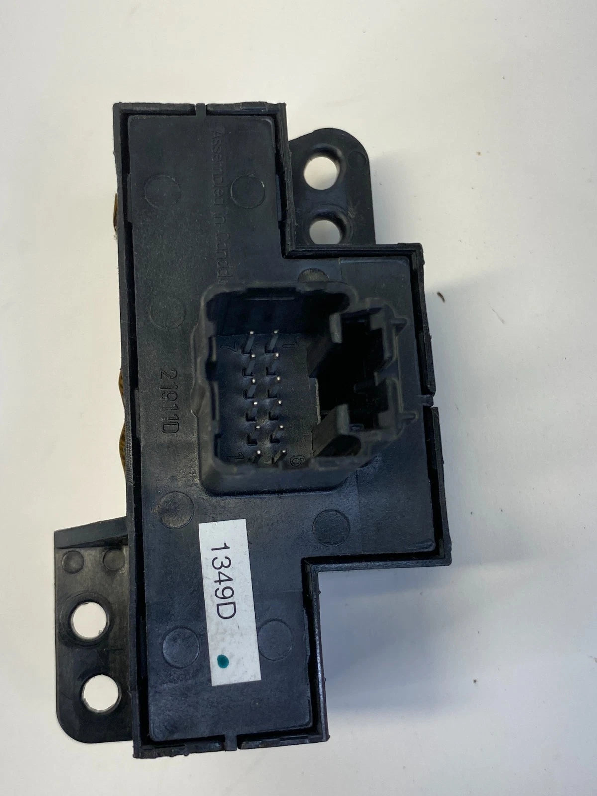 2009 2010 CHRYSLER 300 HAZARD WARNING LIGHT CONTROL SWITCH 68025900AA