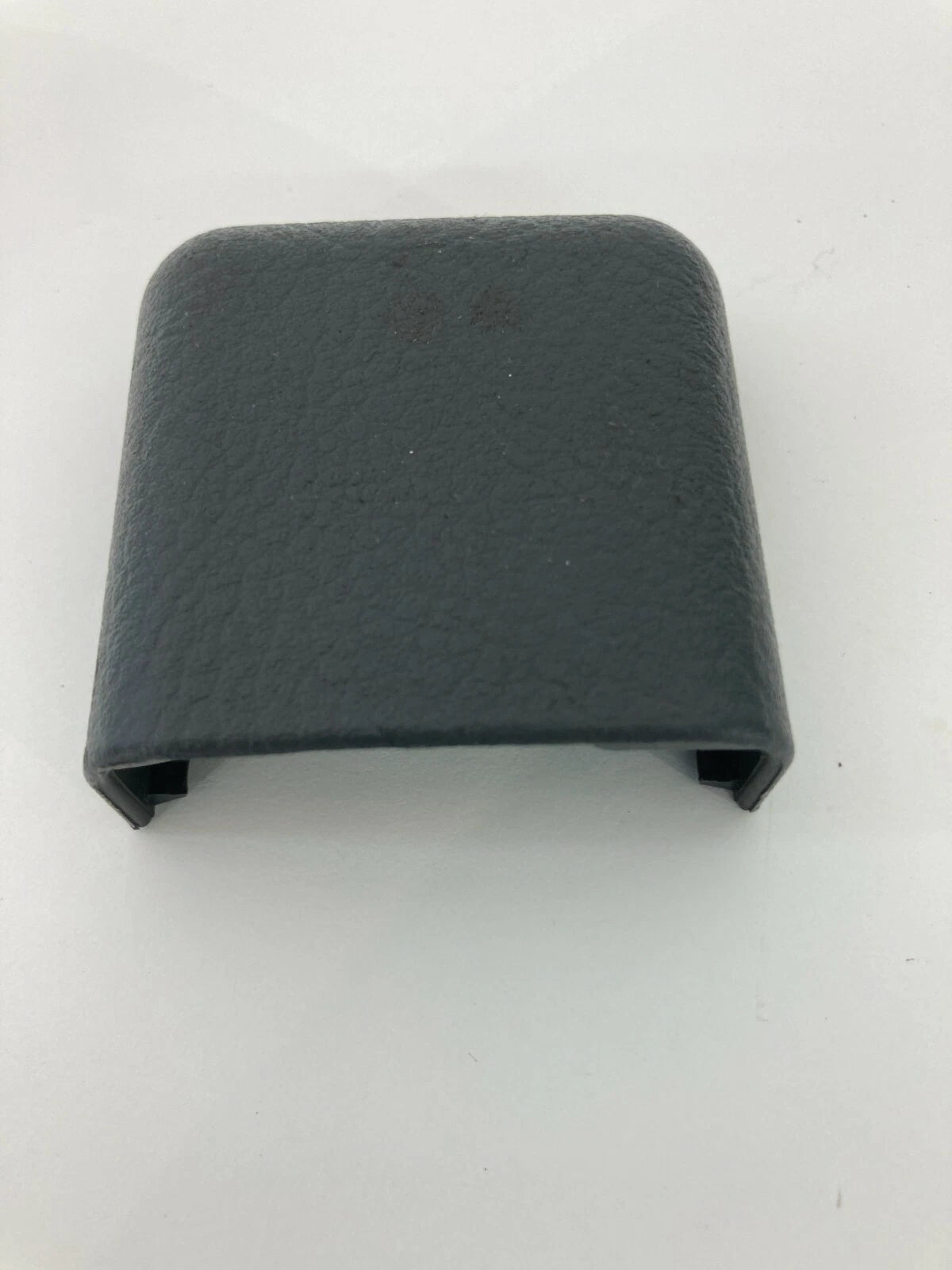 03 04 05 06 07 08 09 KIA SORENTO FRONT SEAT TRACK END COVER TRIM 88562-3E000