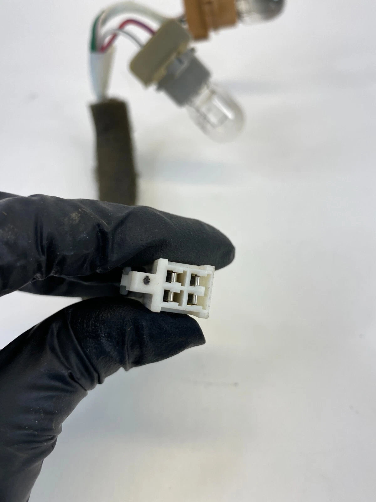 2000-2003 LEXUS RX300 REAR TAILLIGHT LAMP BULB SOCKET WIRING HARNESS PIGTAIL OEM