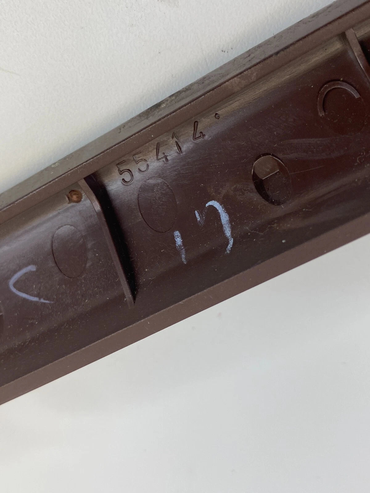 2000 2001 LEXUS ES300 FRONT CENTER DASH LOWER TRIM FINISH MOLDING 55414-33060