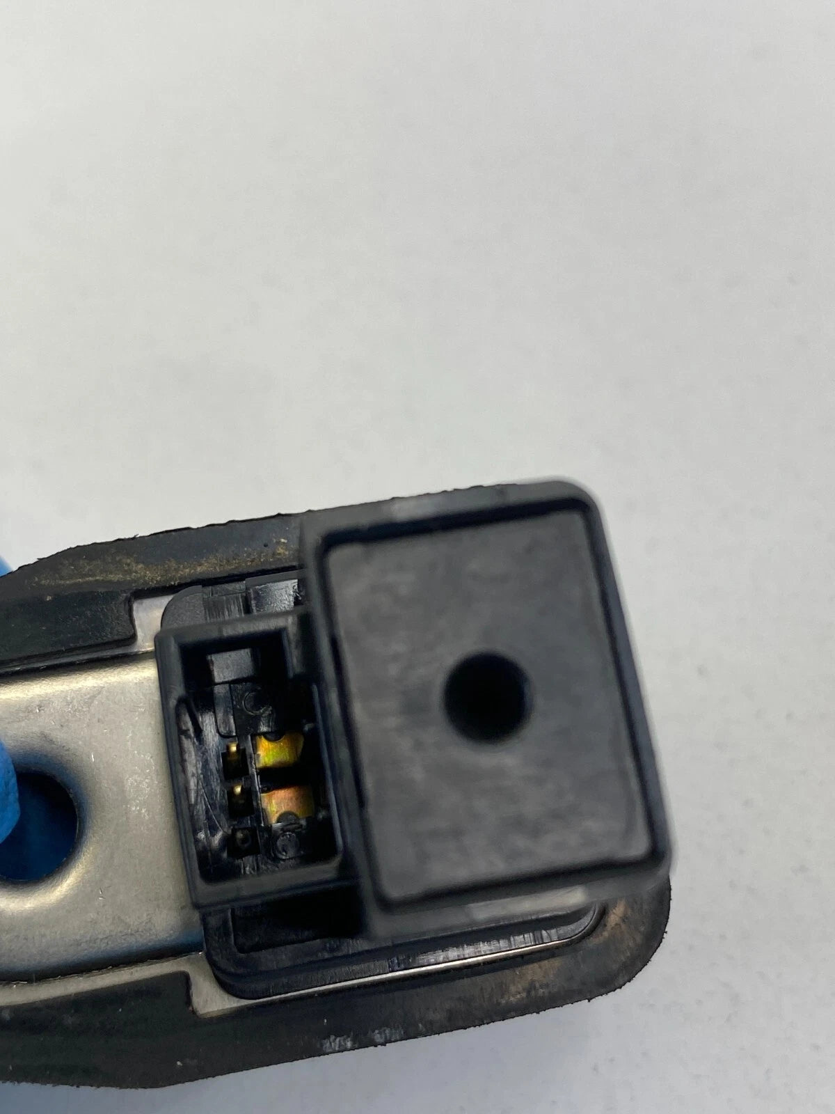 2009 2010 NISSAN CUBE REAR RIGHT SIDE DOOR LIGHT AJAR JAMB SWITCH BUTTON OEM