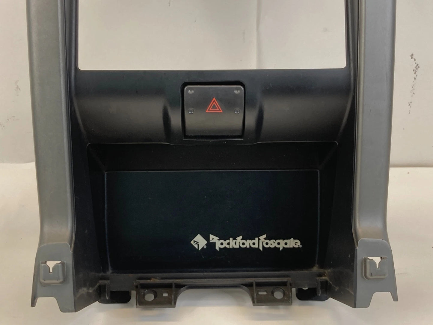 2003 2004 NISSAN XTERRA SE RADIO BEZEL CLIMATE TRIM A/C VENTS 68260-7Z900 OEM