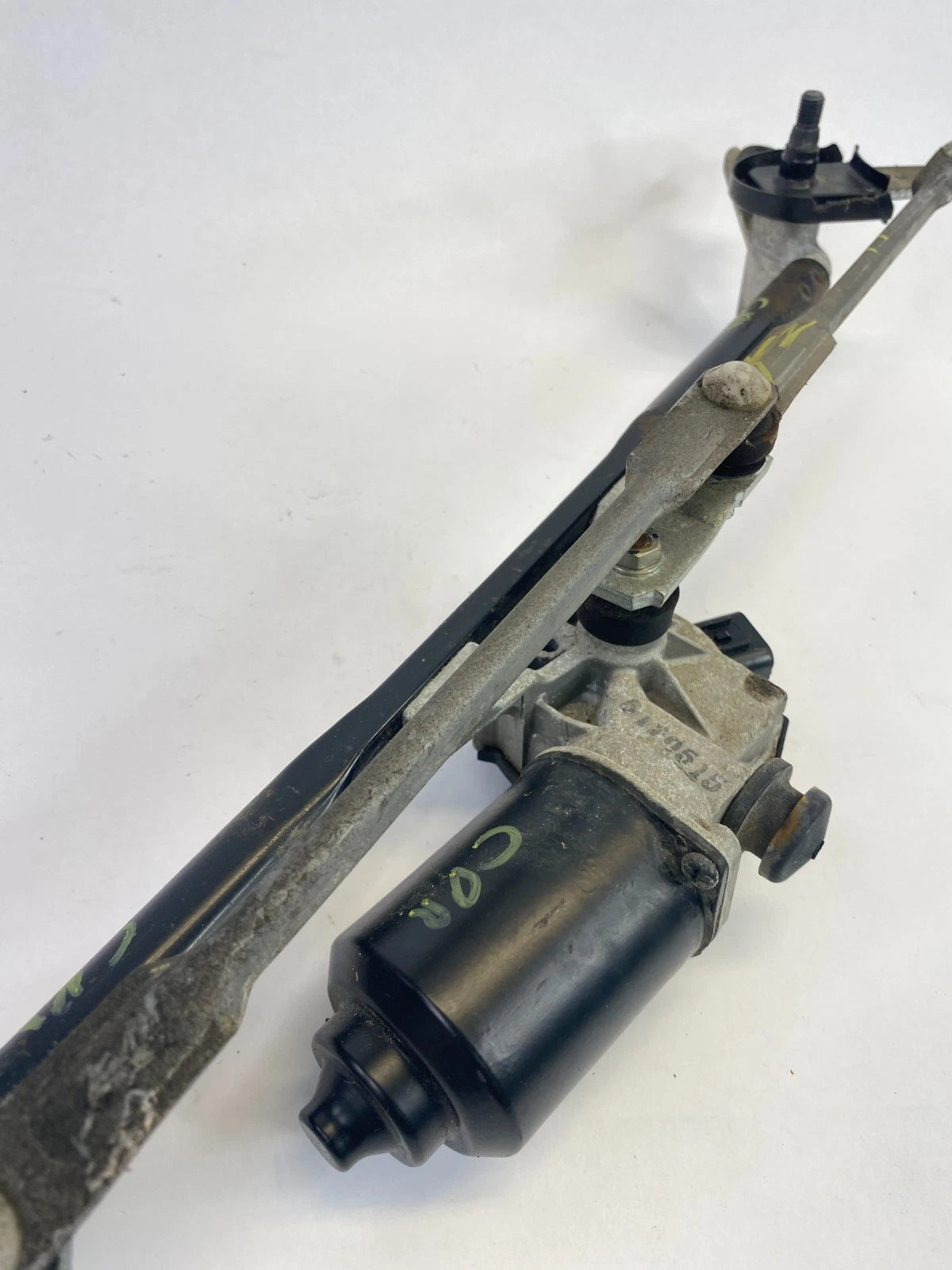 2010-2013 KIA FORTE FRONT WINDSHIELD WIPER MOTOR TRANSMISSION OEM 98110-1M000