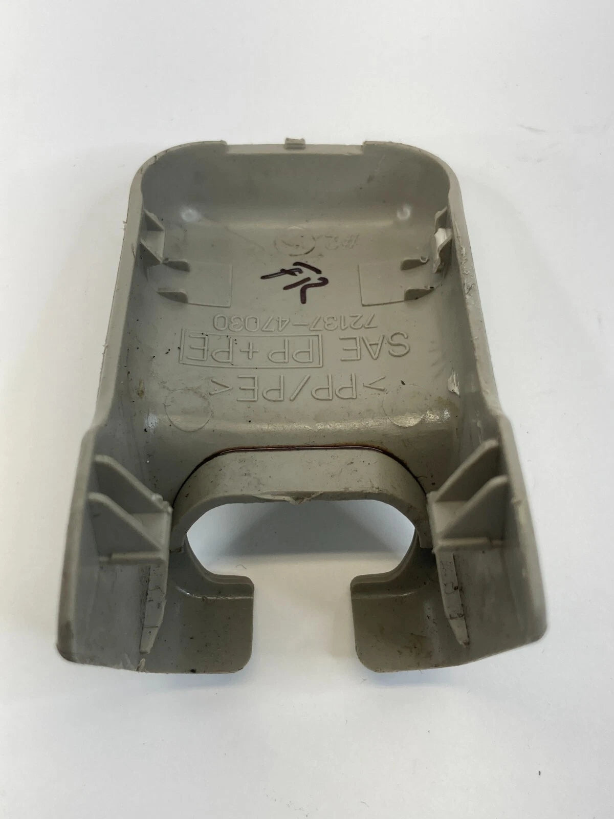 04-09 TOYOTA PRIUS FRONT RIGHT SEAT BACK TRACK END COVER CAP TRIM 72137-47030