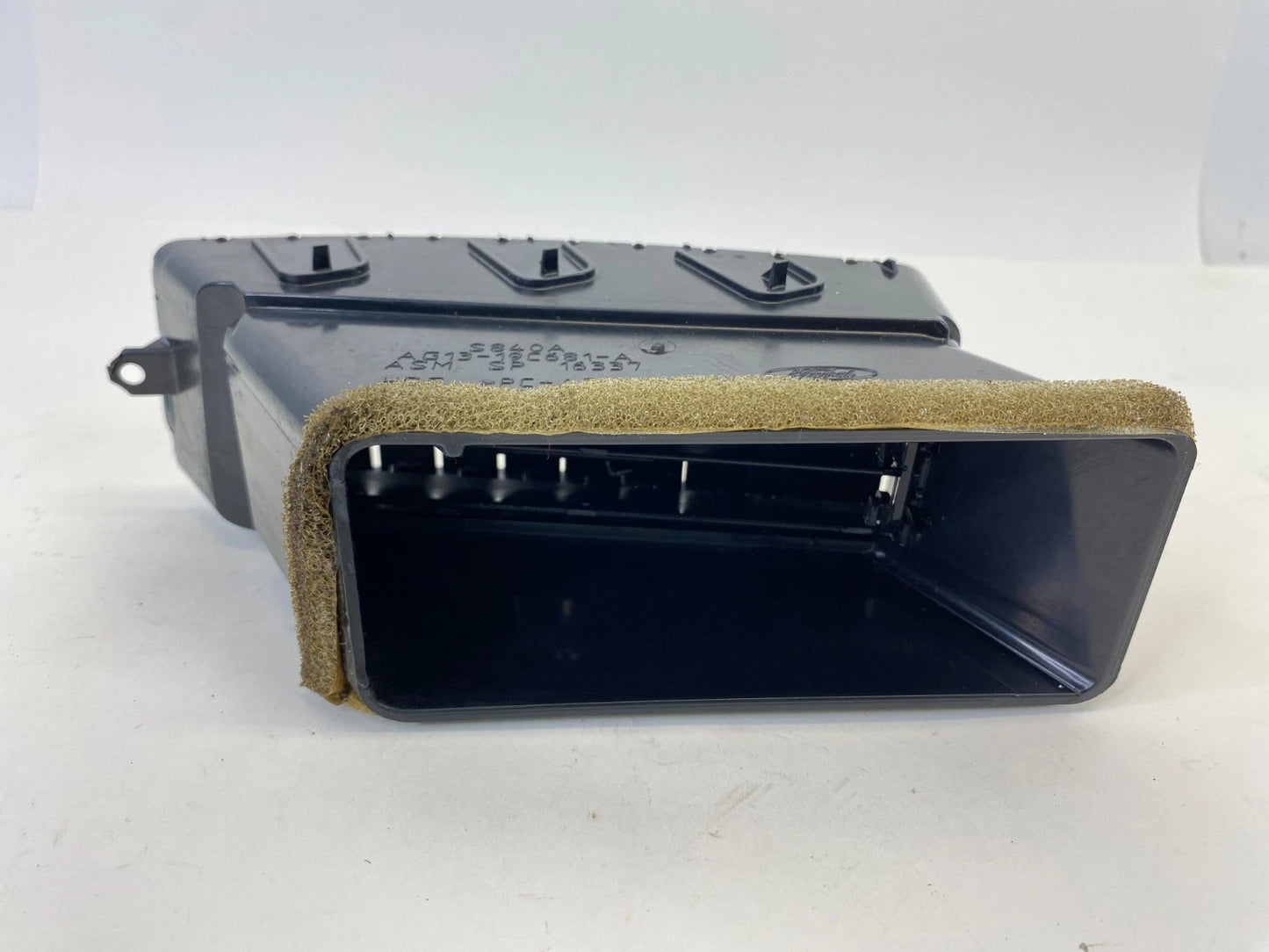 2013-2019 FORD TAURUS POLICE INTERCEPTOR SEDAN DASH RIGHT CENTER AIR VENT DUCT