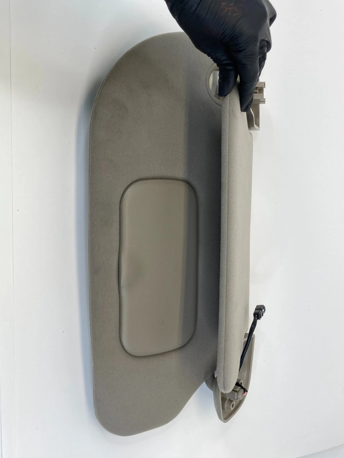 07-09 FORD EXPEDITION FRONT RIGHT SUNVISOR SUN VISOR SHADE W/ ILLUMINATE MIRROR