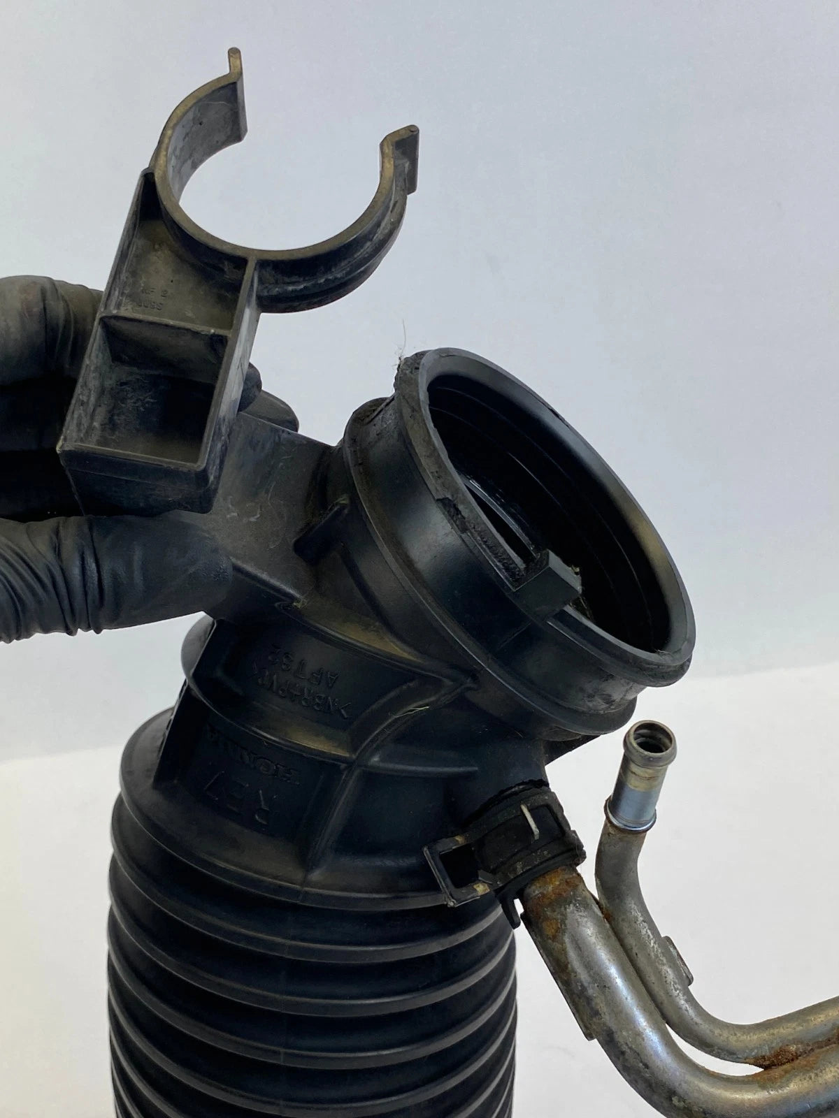 2010 2011 HONDA CR-V 2.4L L4 A/T AIR CLEANER INTAKE HOSE W/ CHAMBER AIR FLOW OEM