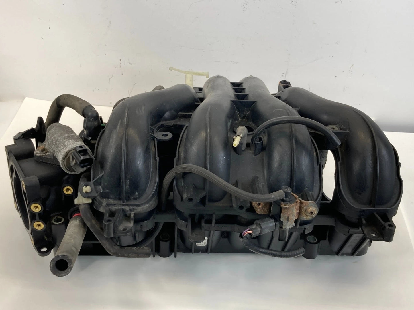 2007 FORD ESCAPE MERCURY MARINER 2.3L A/T INTAKE MANIFOLD UPPER PLENUM W /SENSOR