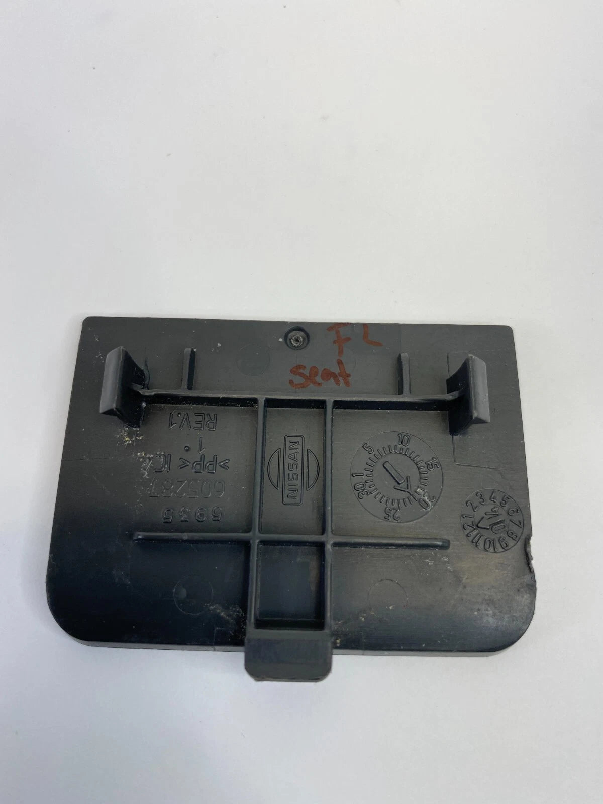 05-12 NISSAN XTERRA PATHFINDER FRONT LEFT SEAT TRIM COVER BEZEL 5935-605287 OEM