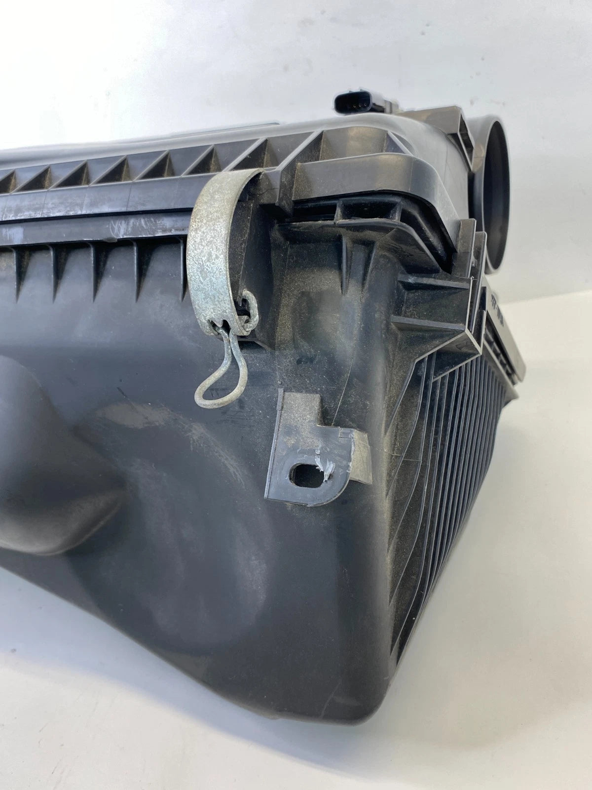 2005-2023 TOYOTA TACOMA 2.7L AIR INTAKE FILTER BOX ASSEMBLY 17705-0C120 OEM