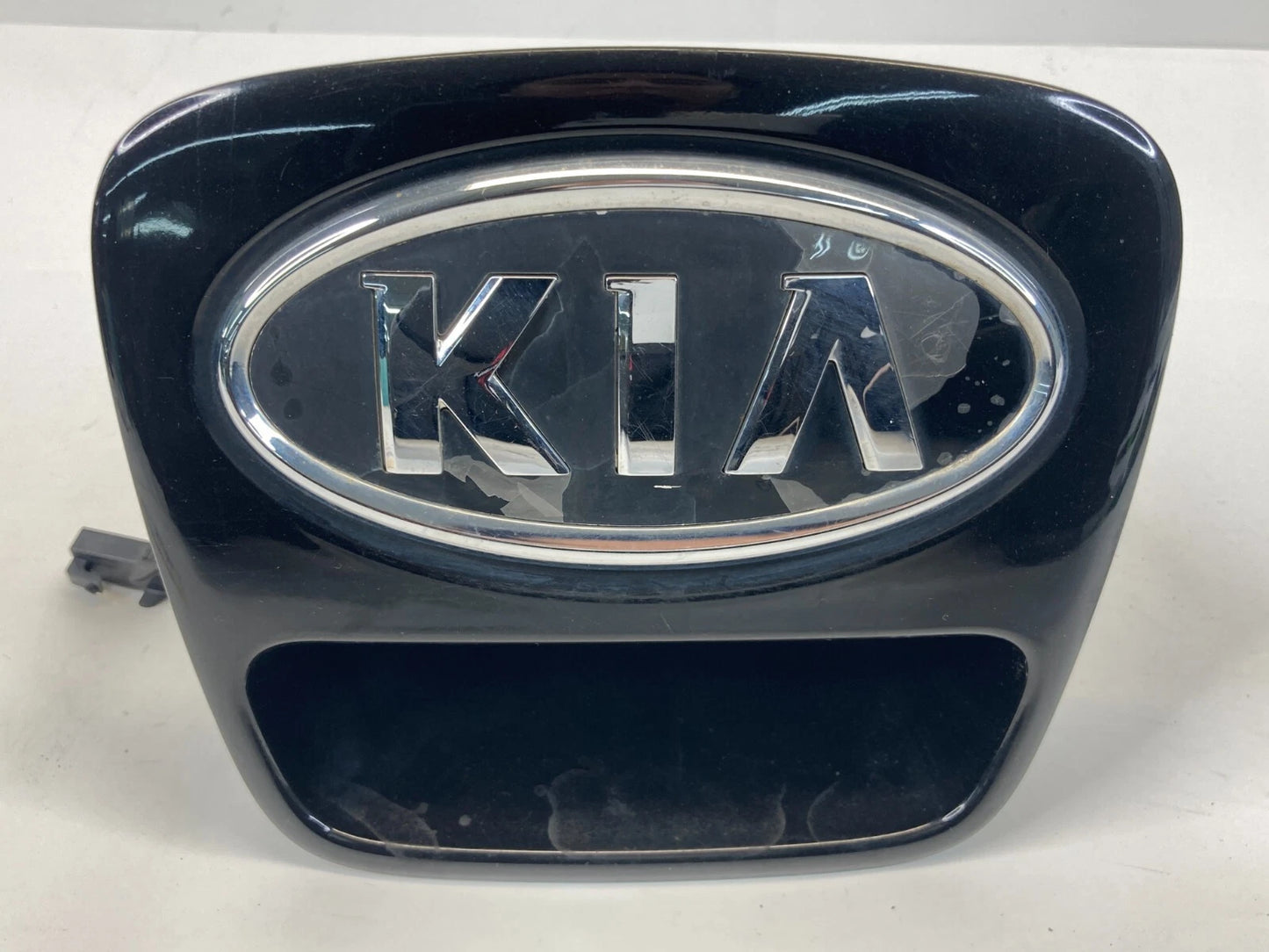 10-13 KIA SOUL REAR TRUNK TAILGATE HANDLE BEZEL MOUNT W/ MOLDING 87376-2K000