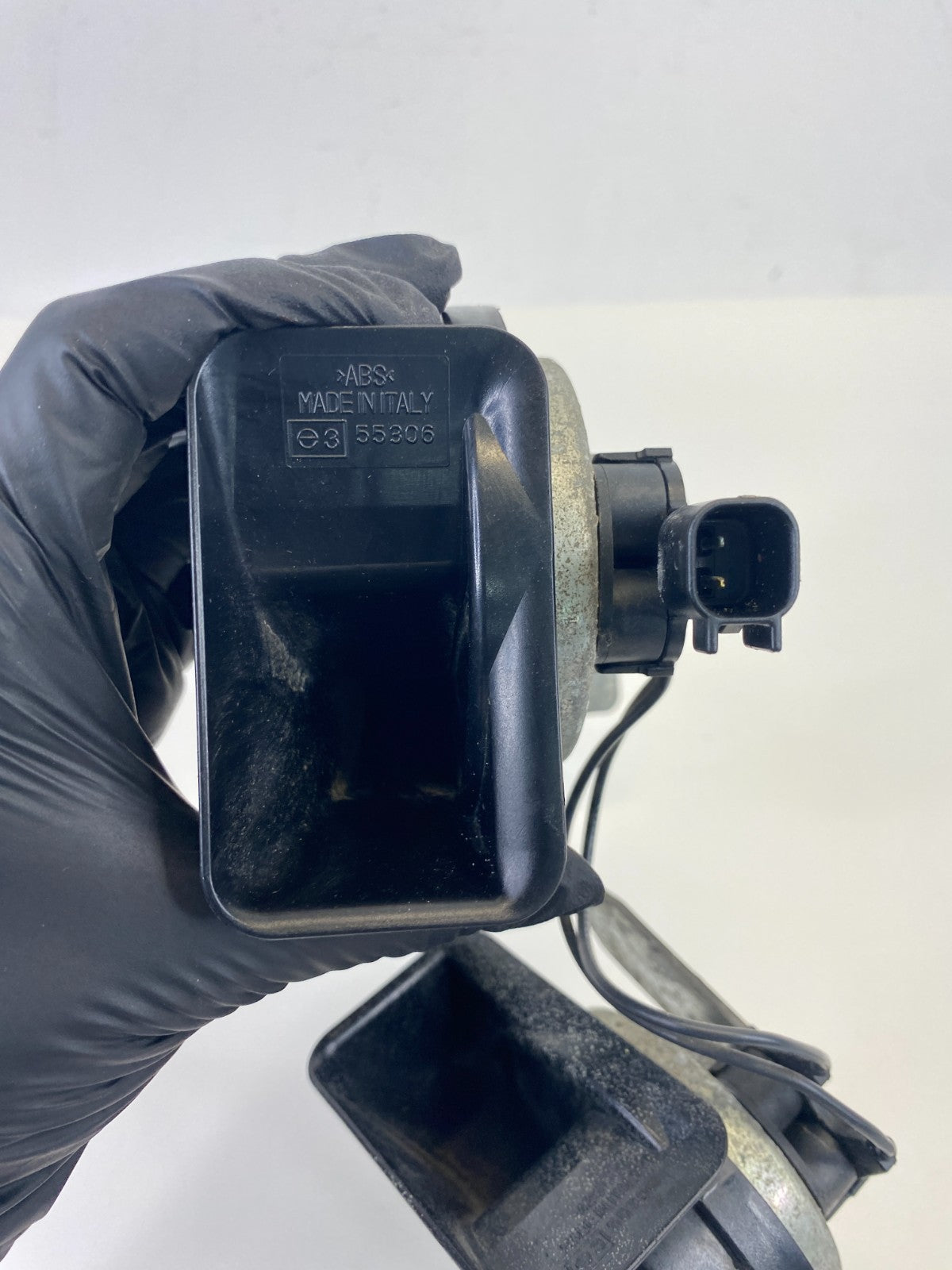 2011-2017 Buick Regal High & Low Tone Note Signal Alarm Horn Pair E355306 OEM