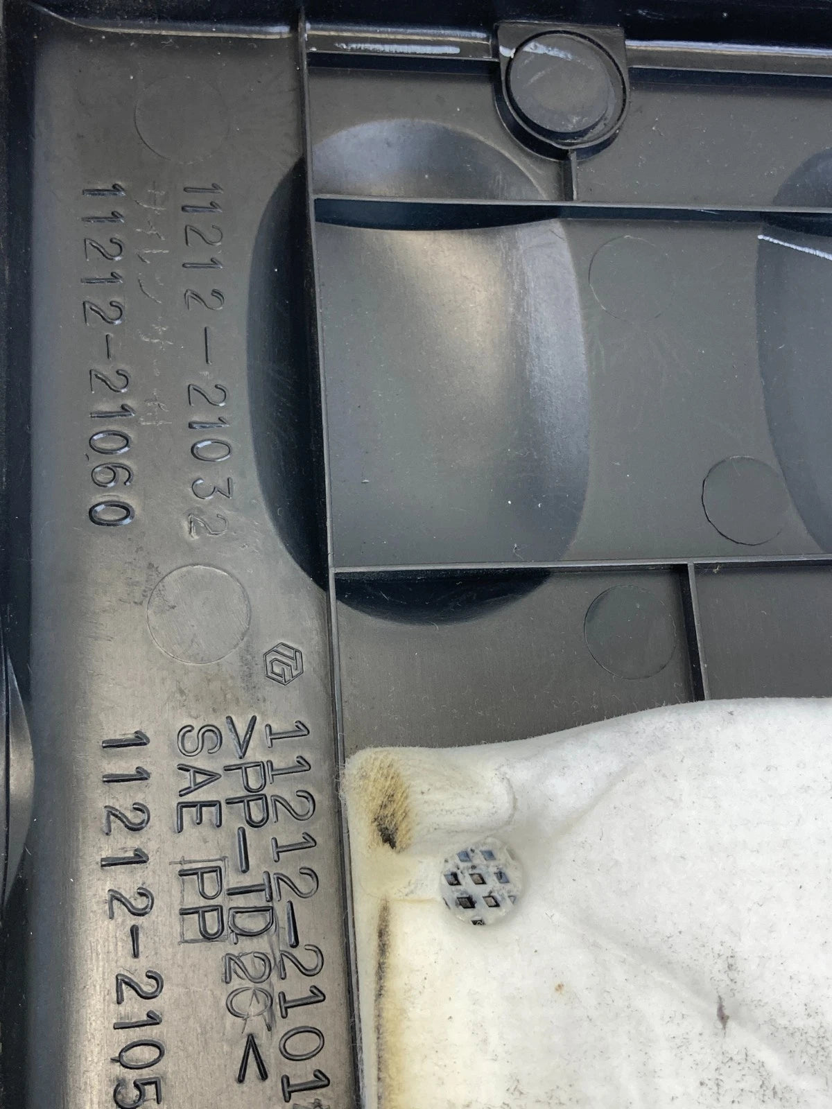 2007-2018 TOYOTA YARIS 1.5L ENGINE VALVE HEAD COVER TRIM 11212-21032 OEM