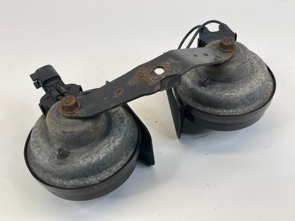 2003 2004 Ford Crown Victoria Dual Note Horn High & Low Note Pair E37042 OEM