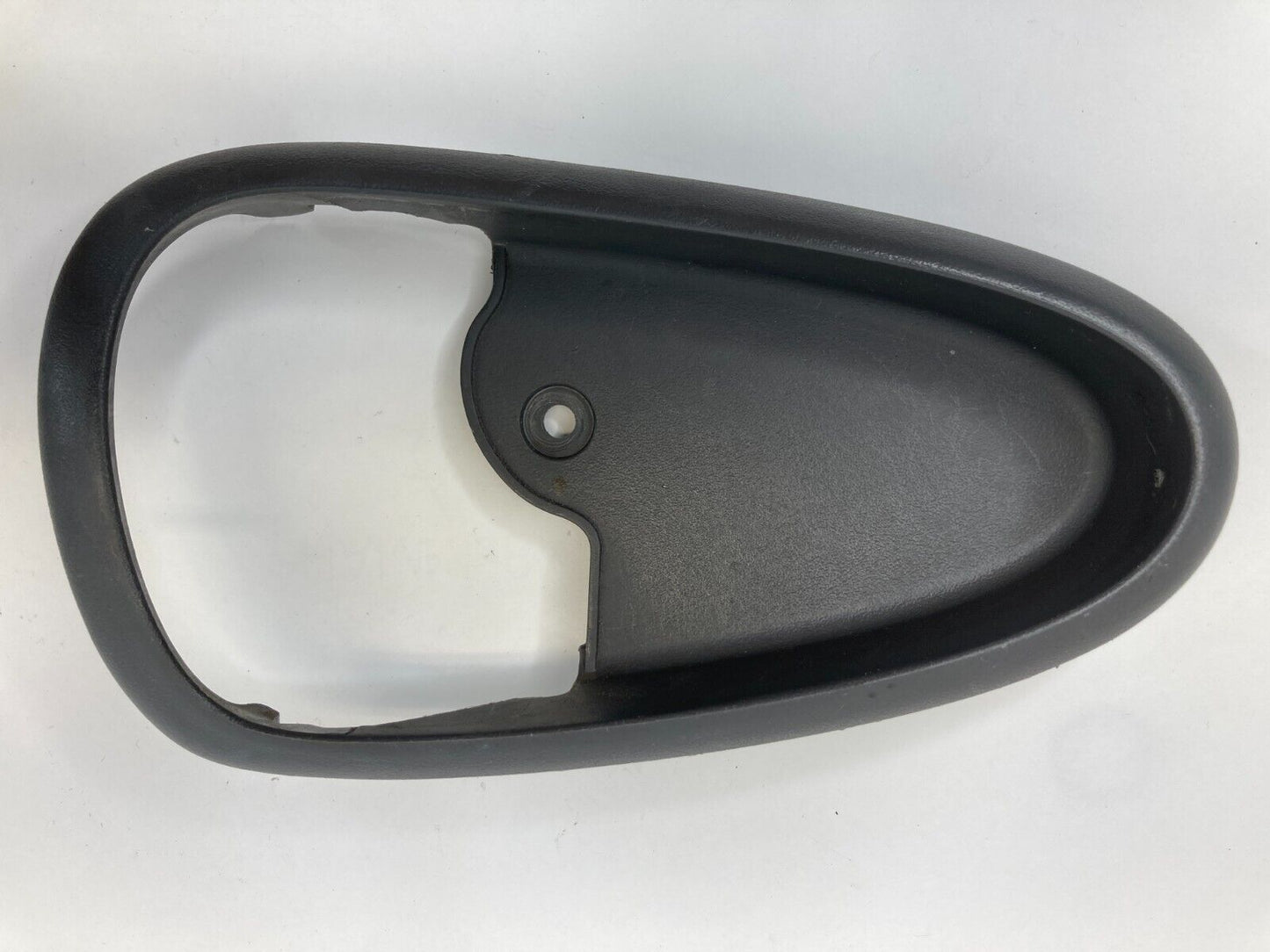 99-05 Pontiac Grand AM Sedan Front Left Inner Door Handle Cover Bezel 22617653