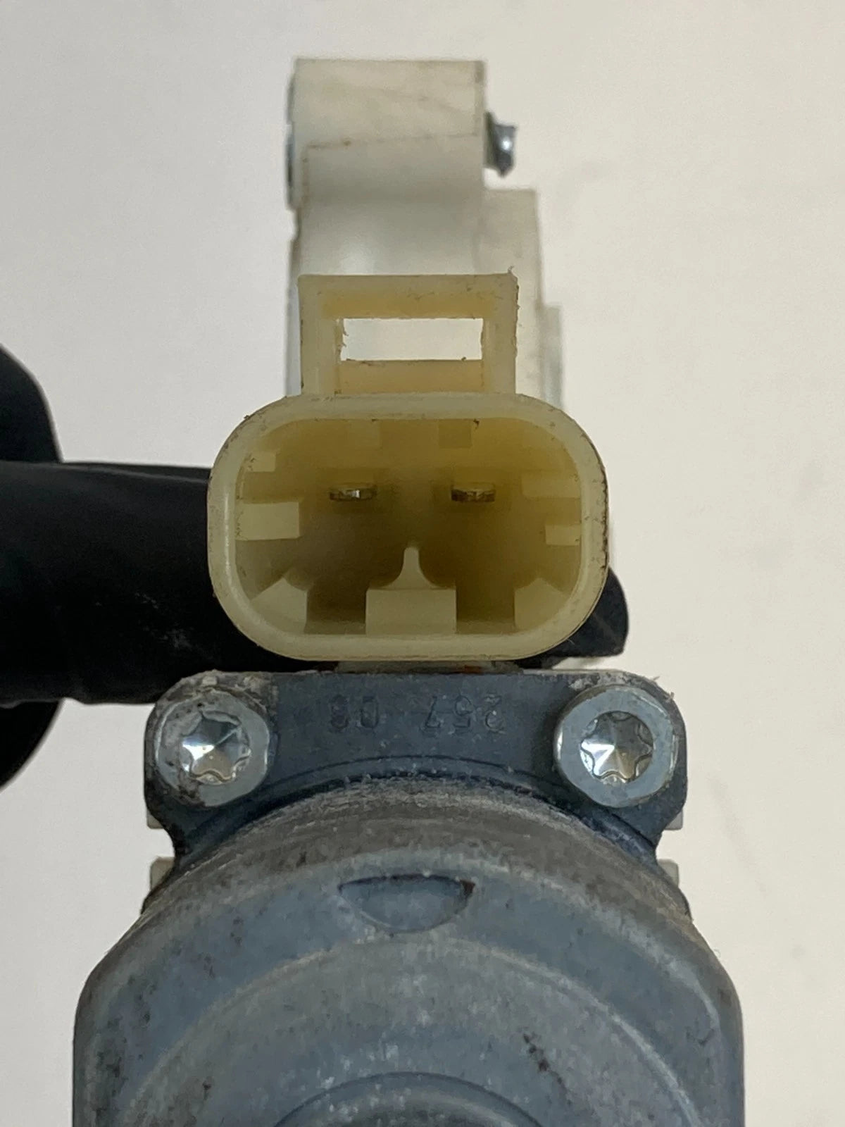 05-10 PONTIAC G6 SEDAN REAR RIGHT SIDE POWER DOOR WINDOW MOTOR 0 130 822 250 OEM