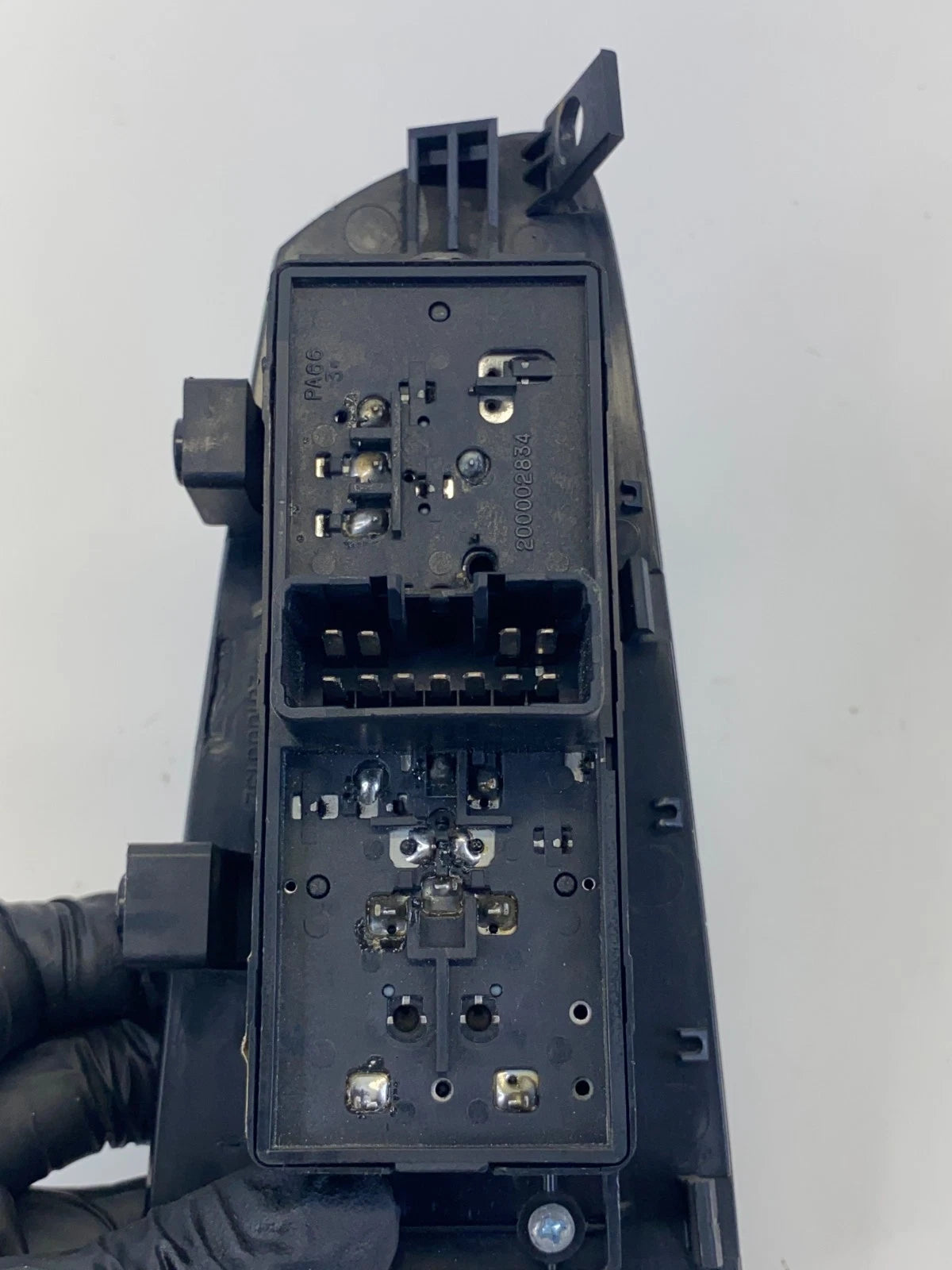 2010-2013 KIA FORTE SEDAN FRONT RIGHT SIDE POWER WINDOW CONTROL SWITCH W/ BEZEL