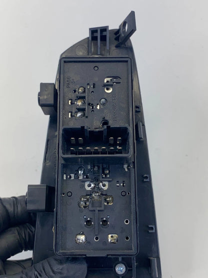 2010-2013 KIA FORTE SEDAN FRONT RIGHT SIDE POWER WINDOW CONTROL SWITCH W/ BEZEL
