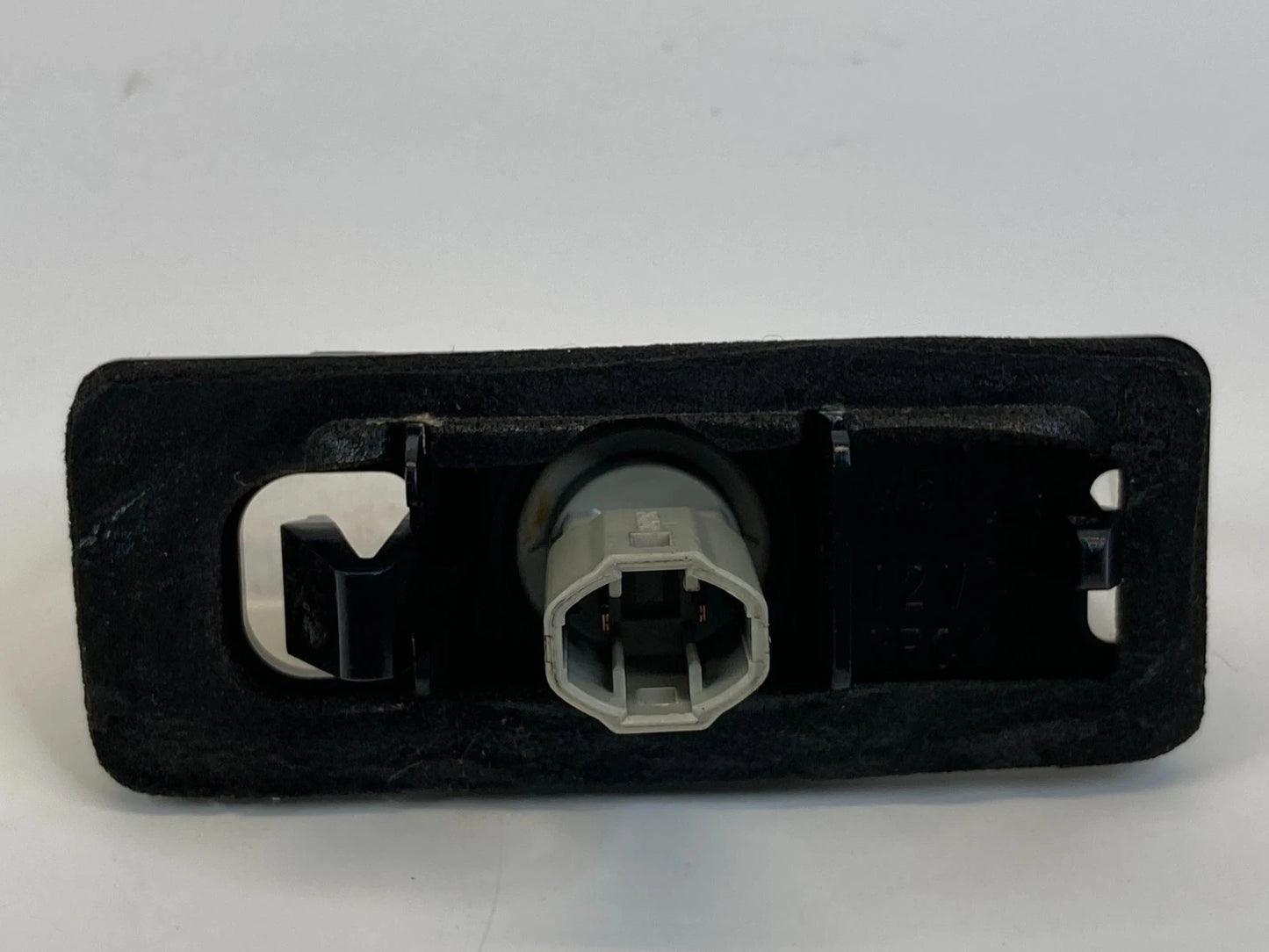 2004-2015 TOYOTA PRIUS BACK REAR TRUNK LICENSE PLATE LIGHT LAMP A045053 OEM