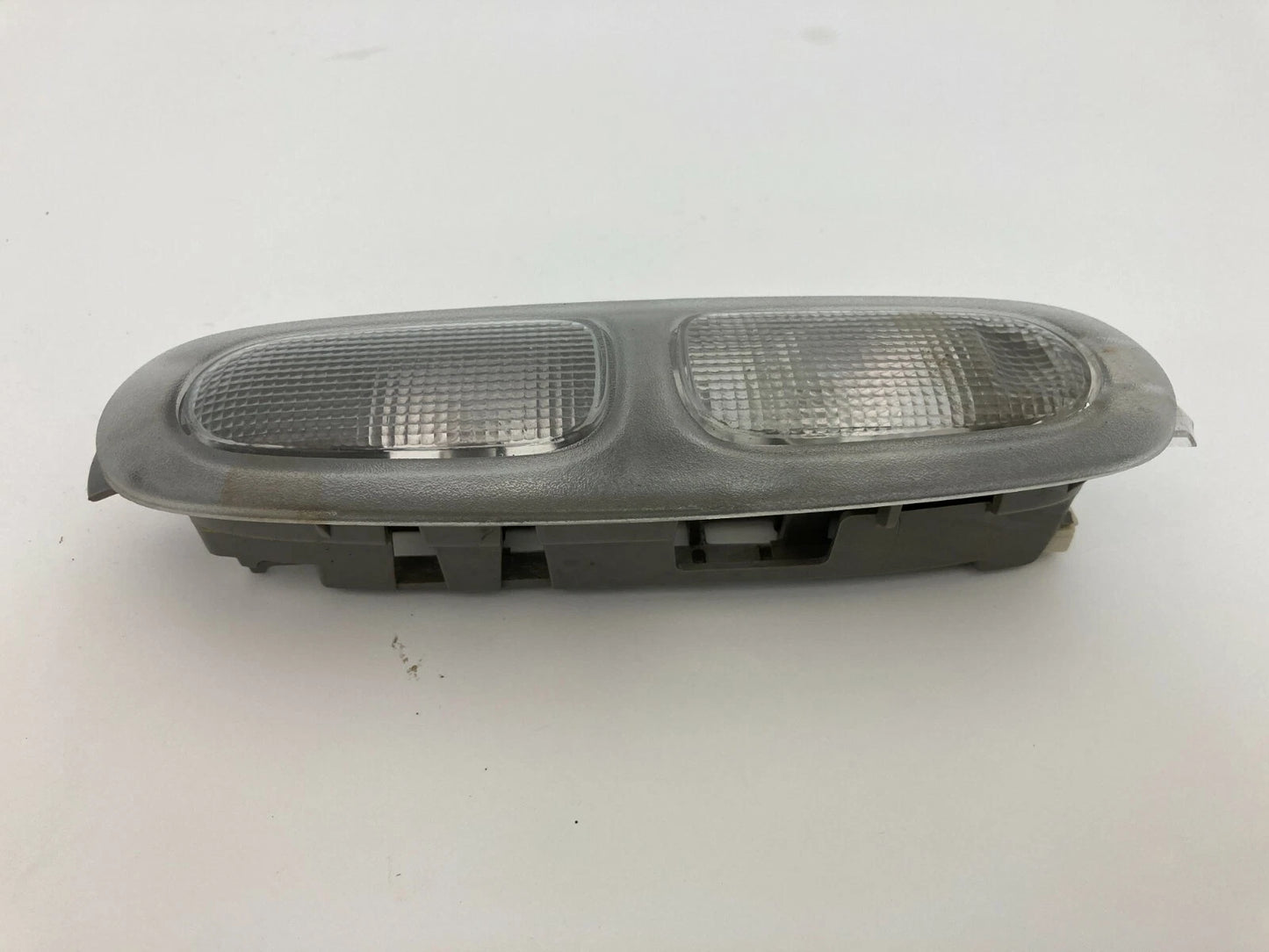 04 RAINIER 02-04 TRAILBLAZER FRONT LEFT LAMP COURTESY OVERHEAD DOME LIGHT LAMP
