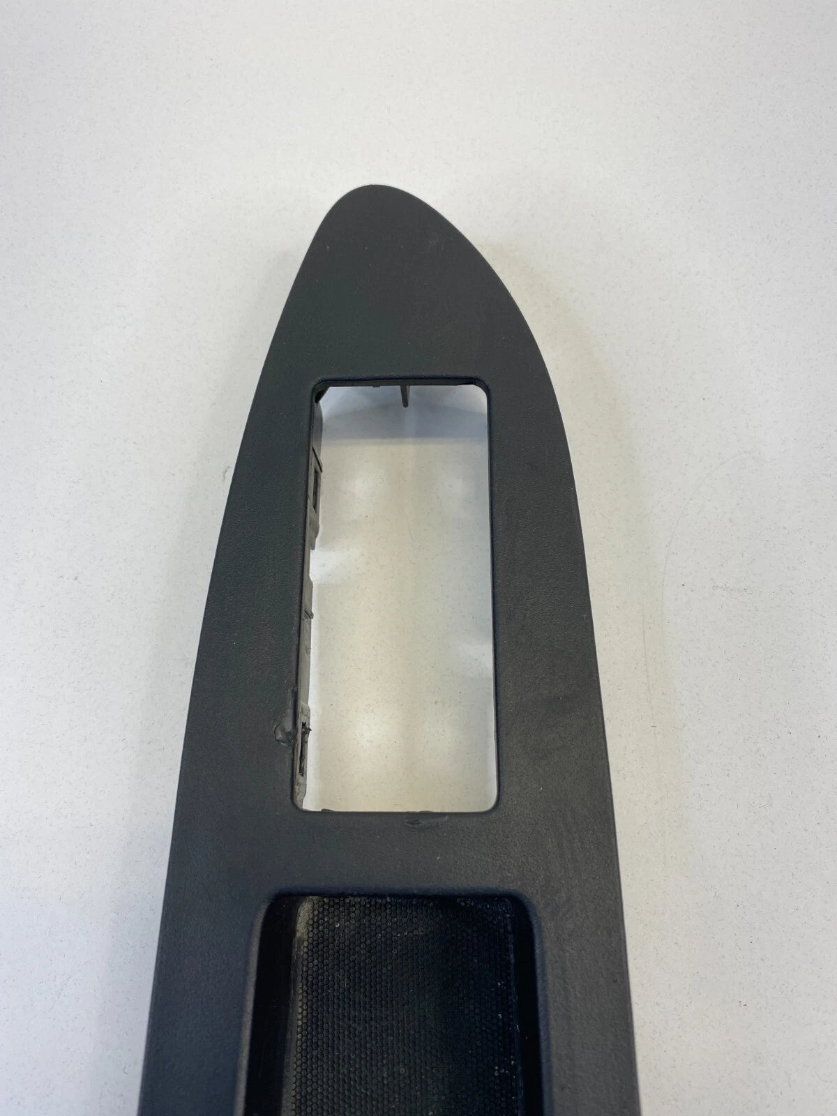 08-10 DODGE CHARGER FRONT RIGHT WINDOW SWITCH COVER BEZEL TRIM 100010656 OEM